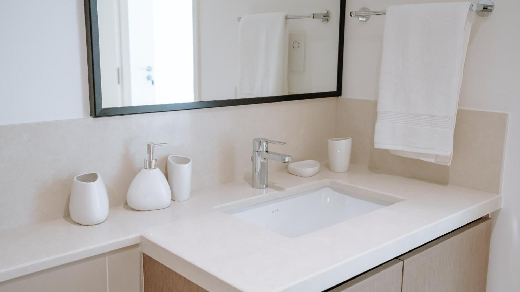 Modern 2br Near Mall & Burj Khalif *