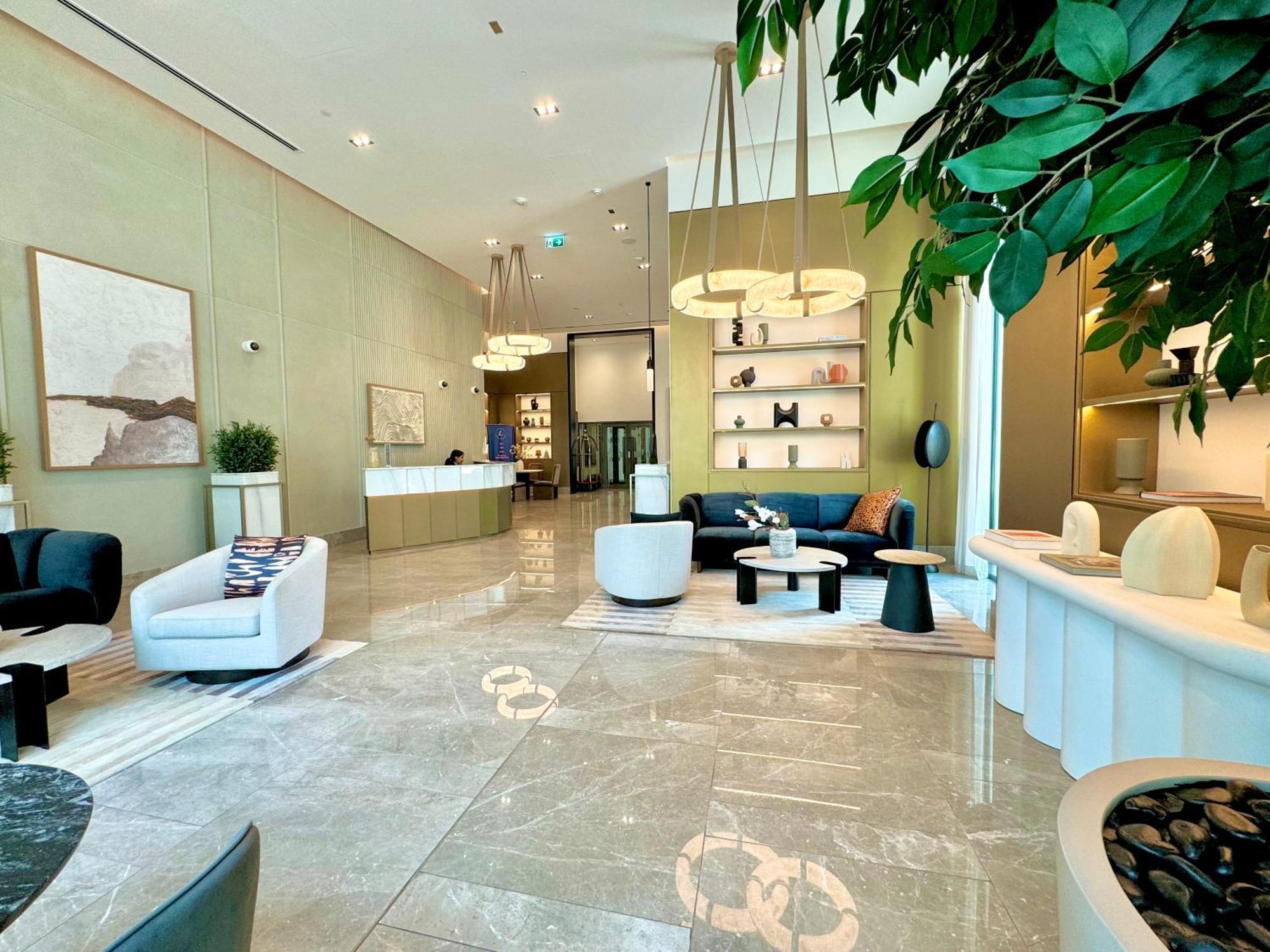 Modern 2br Near Mall & Burj Khalif Holiday home *