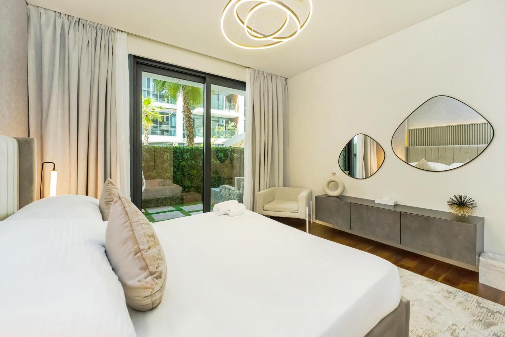 Fam Living - City Walk - Opulent Living Apartment *