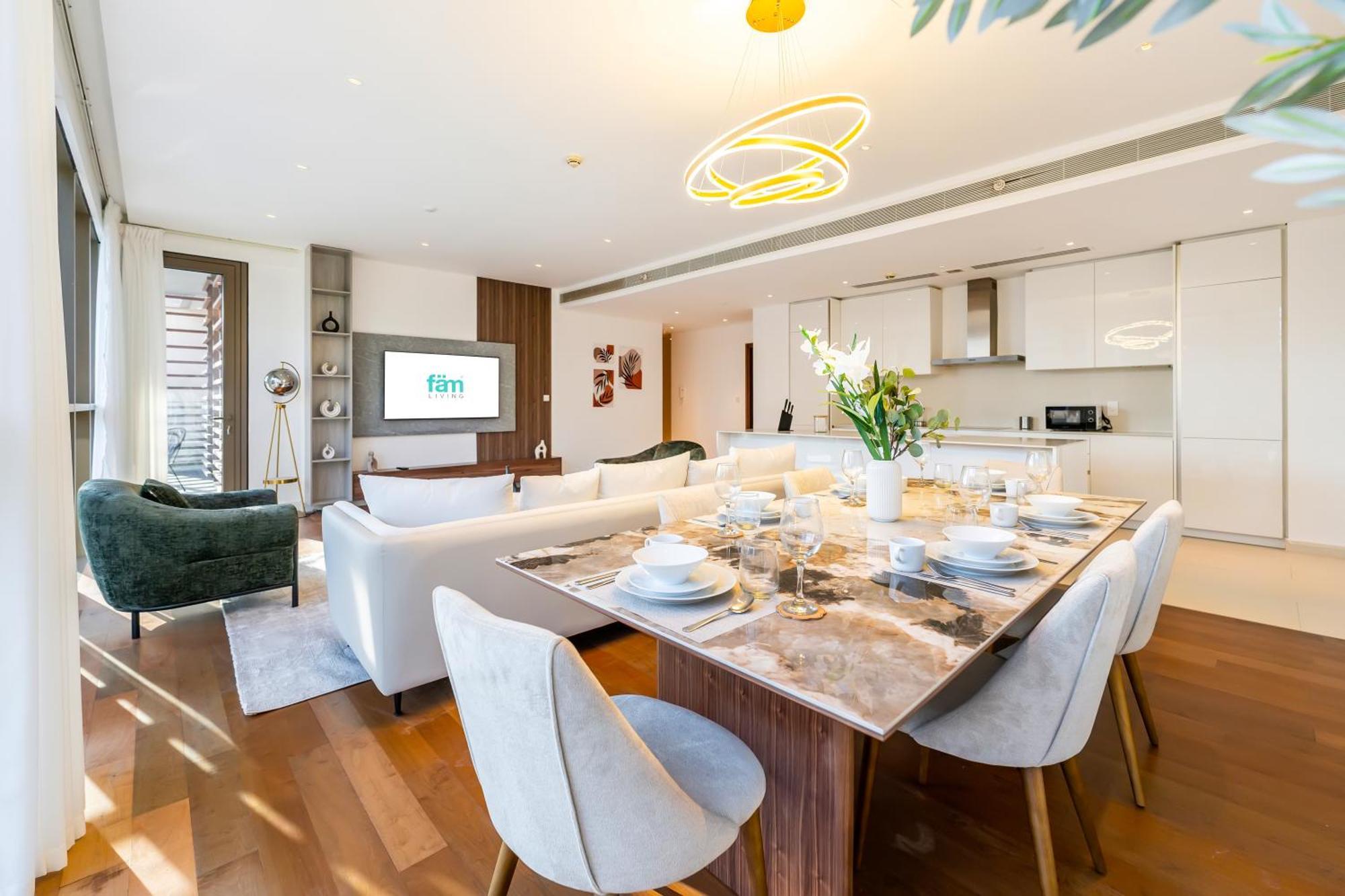 Fam Living - City Walk - Opulent Living Apartment *