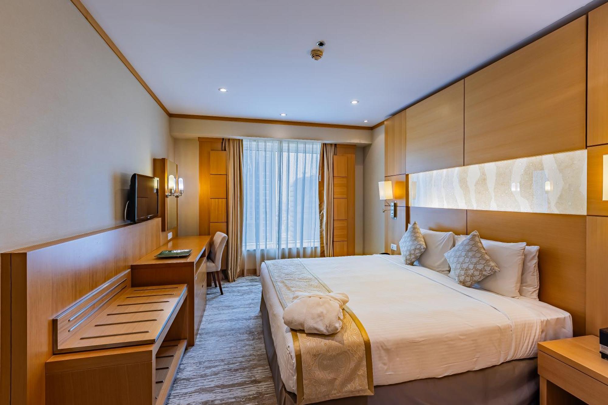 Carlton Downtown Hotel 4*