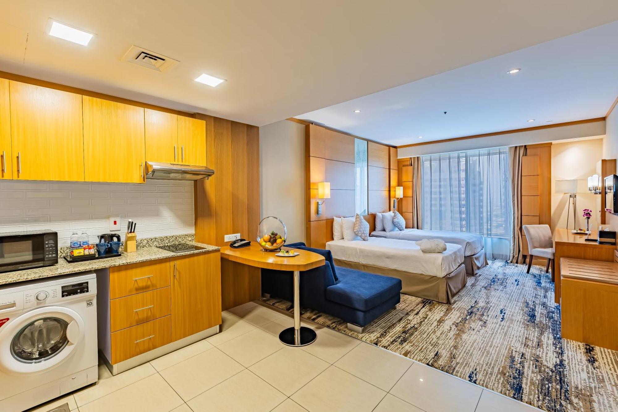 Carlton Downtown Hotel 4*