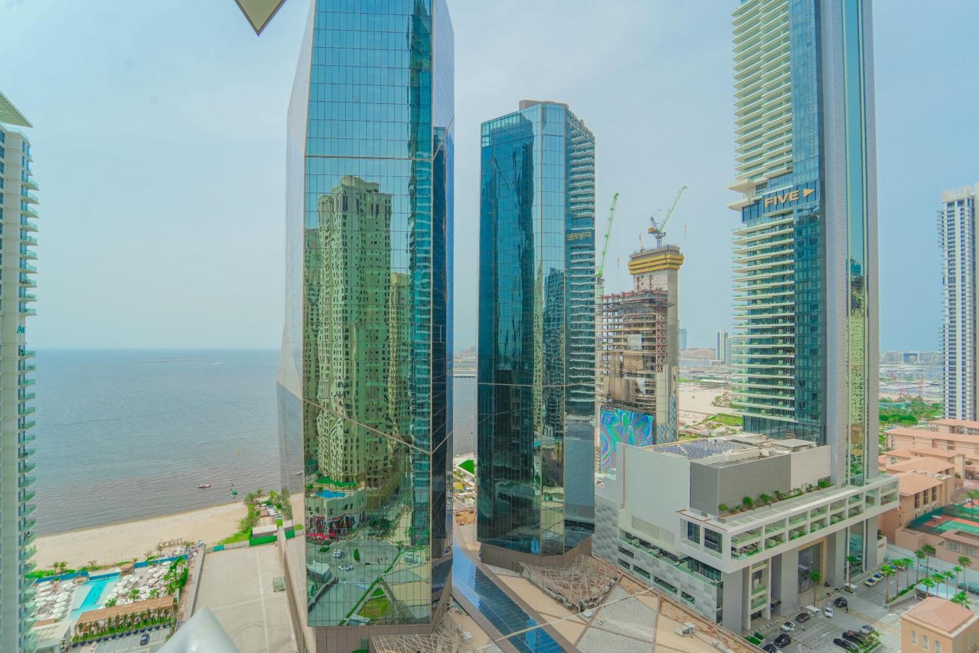 Gardenia Al Fattan Marine Suites: Beachfront Luxury With Sea Views Apartment *