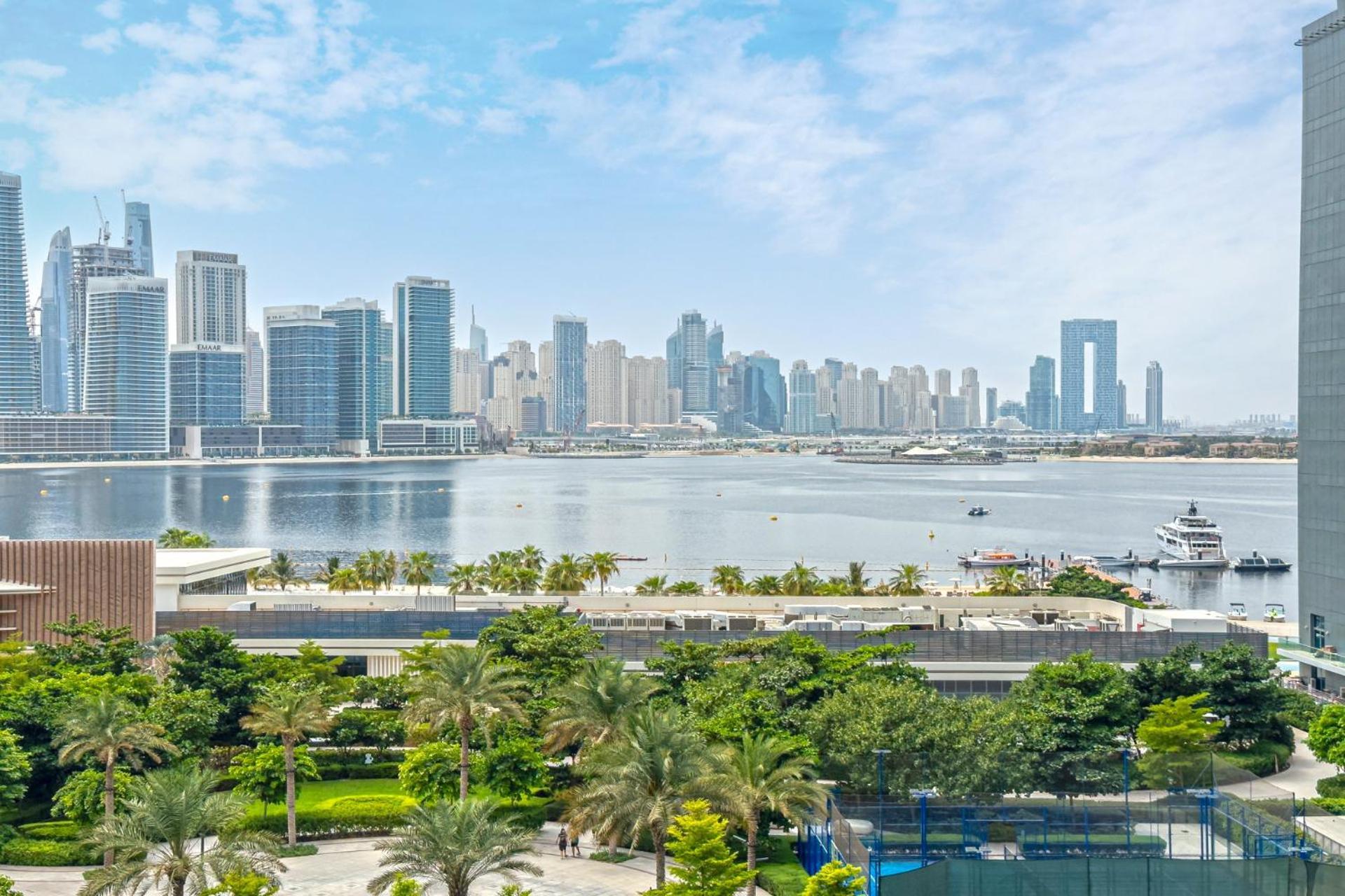 Access I Sea View I Infinity Pool * Dubai