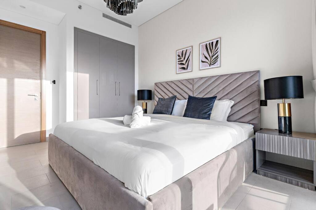 First Class 1br 1 Chic & Elegant Apartment Dubai