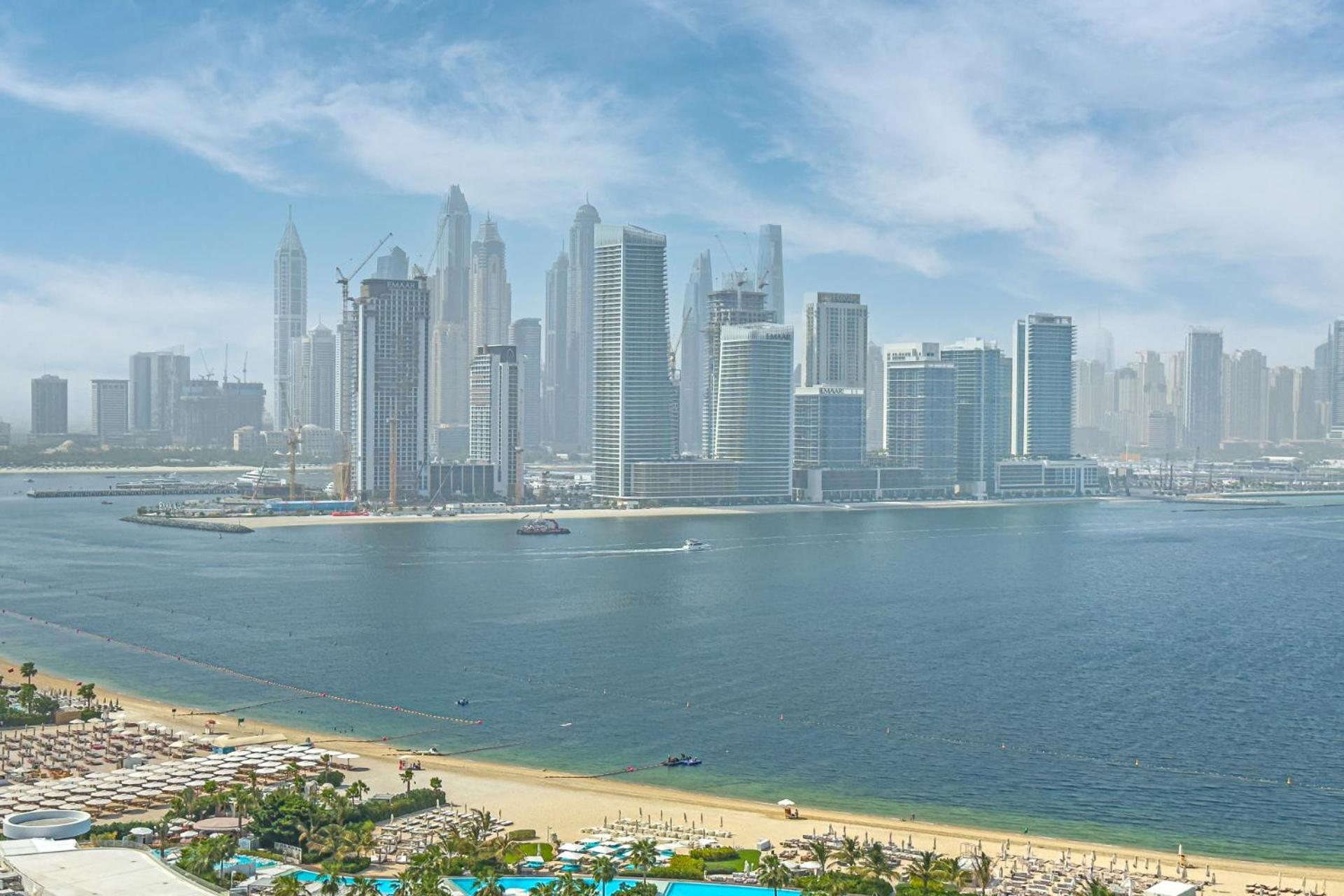 Access I Sea View I Infinity Pool Apartment Dubai