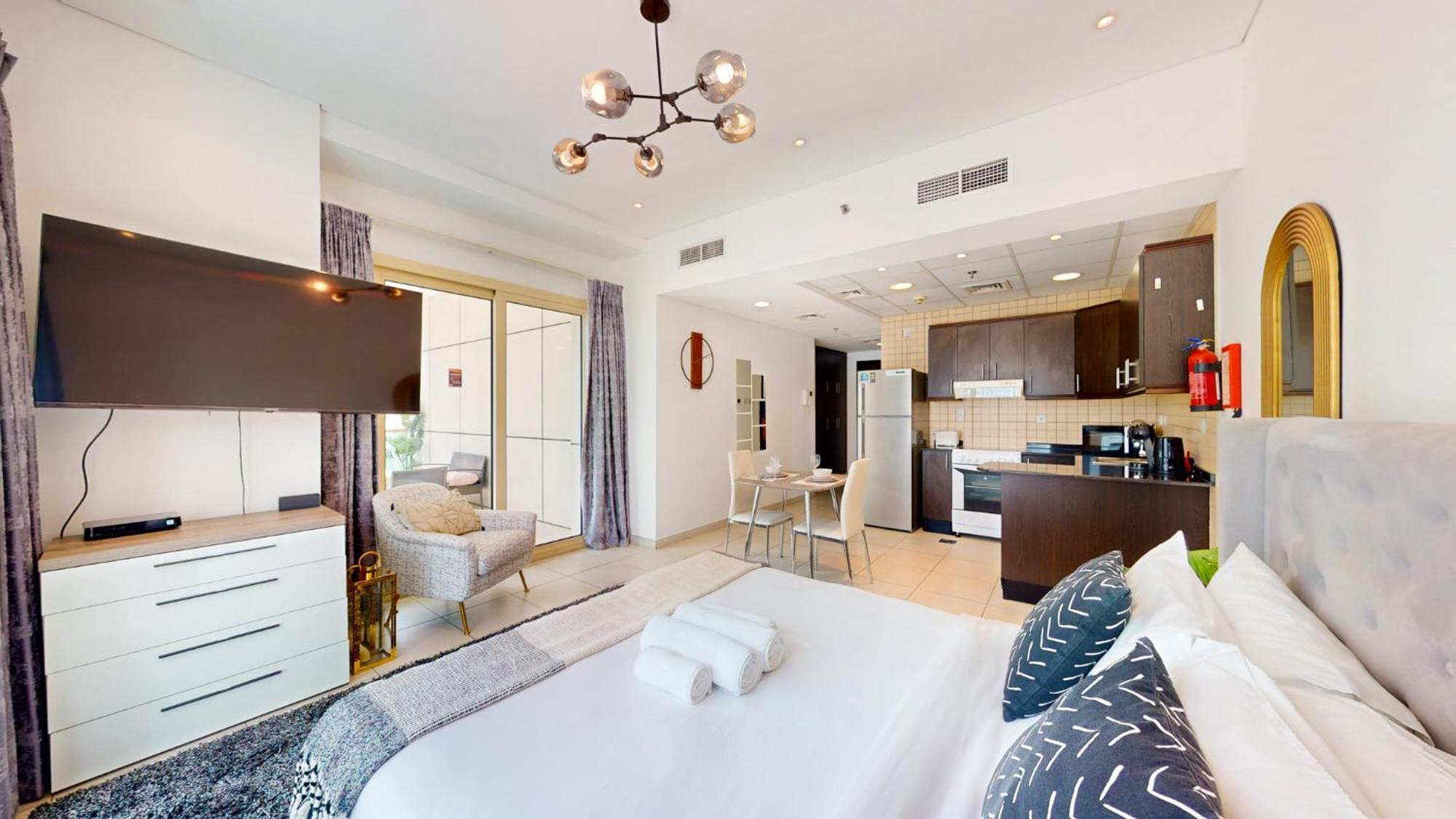 Royal Oceanic Tower 1 - Spacious Apartment