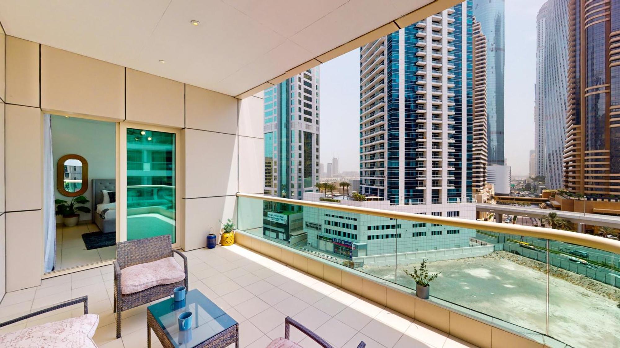 Apartment Royal Oceanic Tower 1 - Spacious Dubai