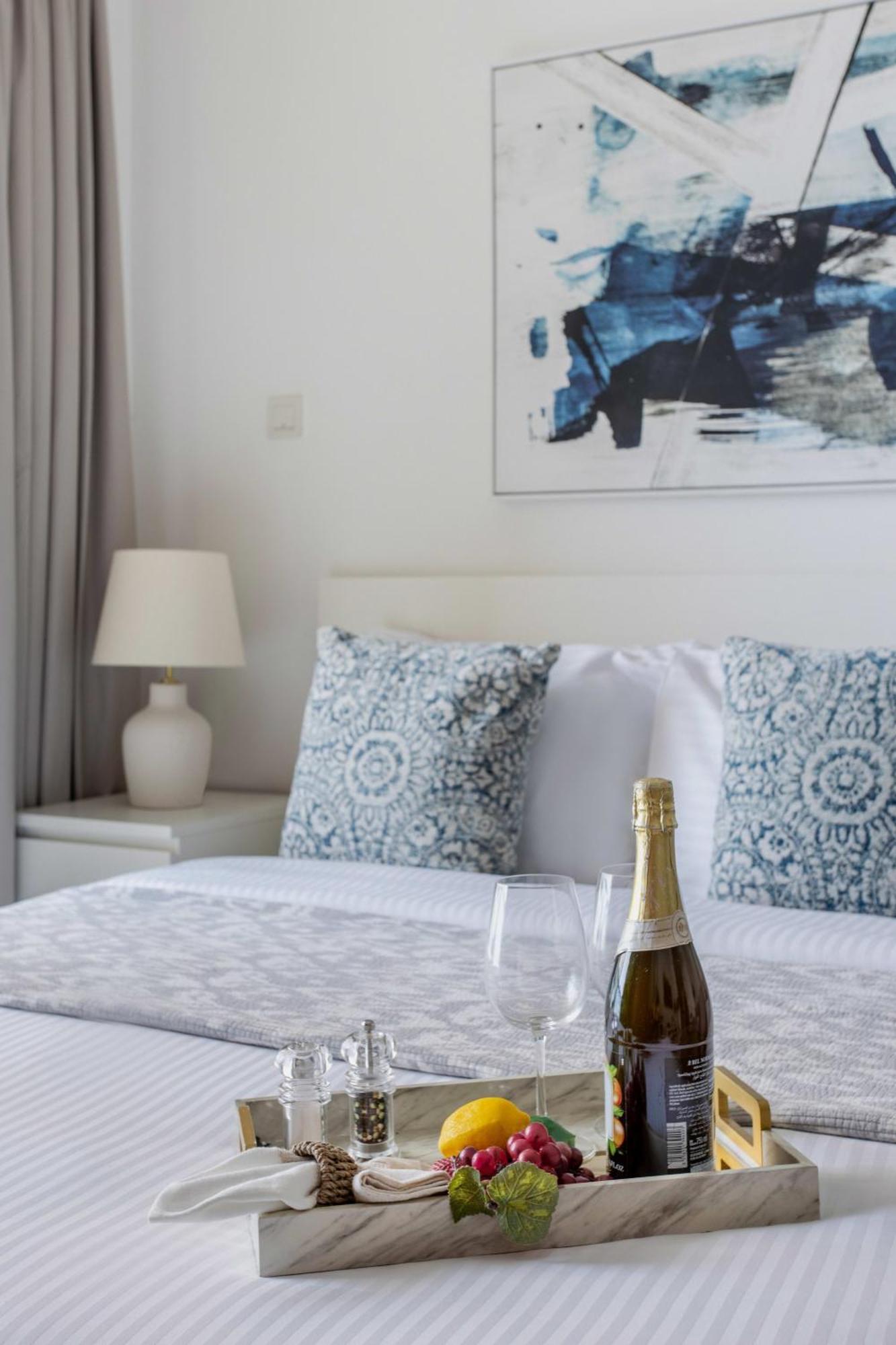 Frank Porter - Damac Crescent A Apartment