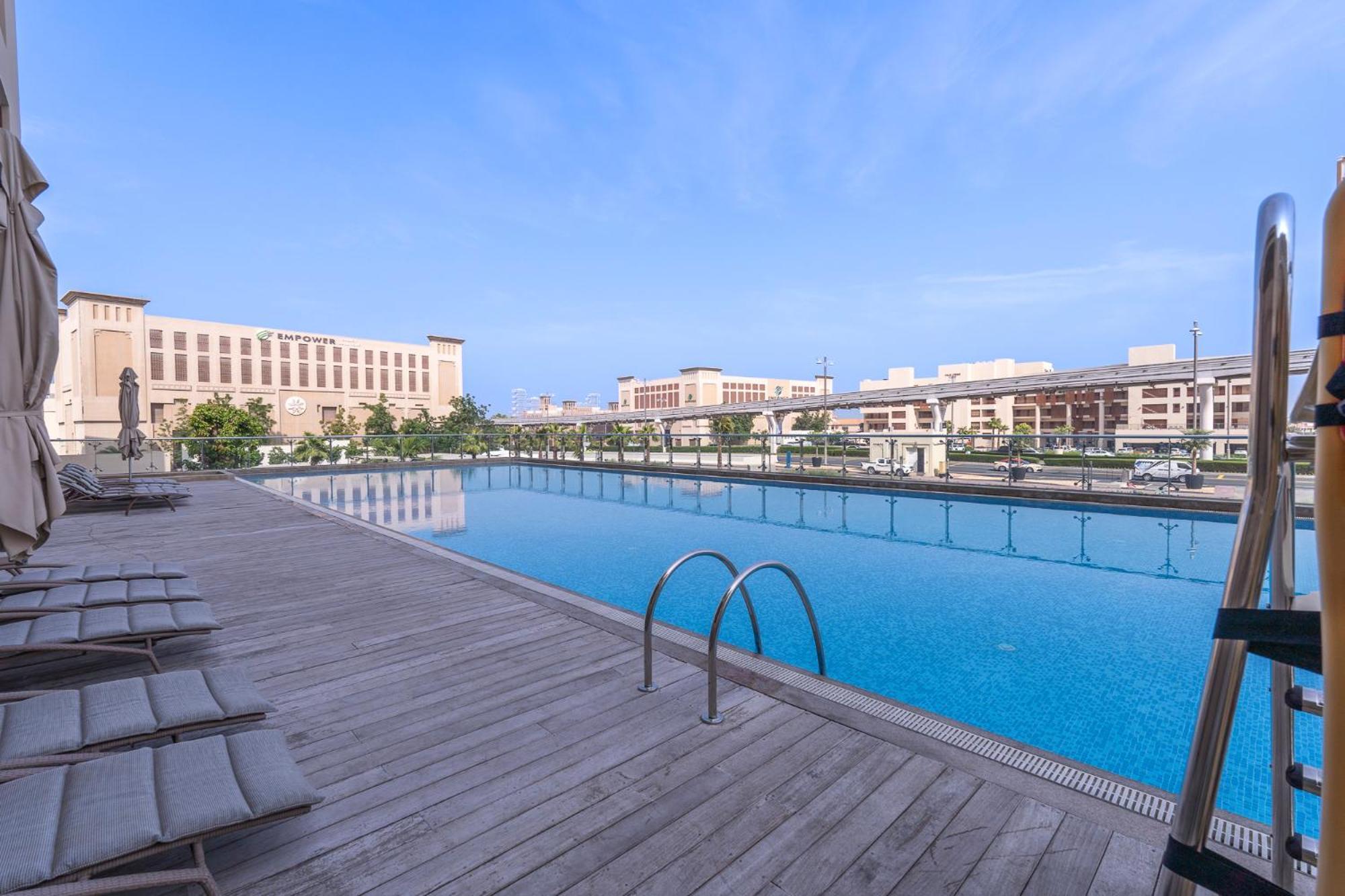 Palm Jumeirah Studio With Sea View Spacious Apartment
