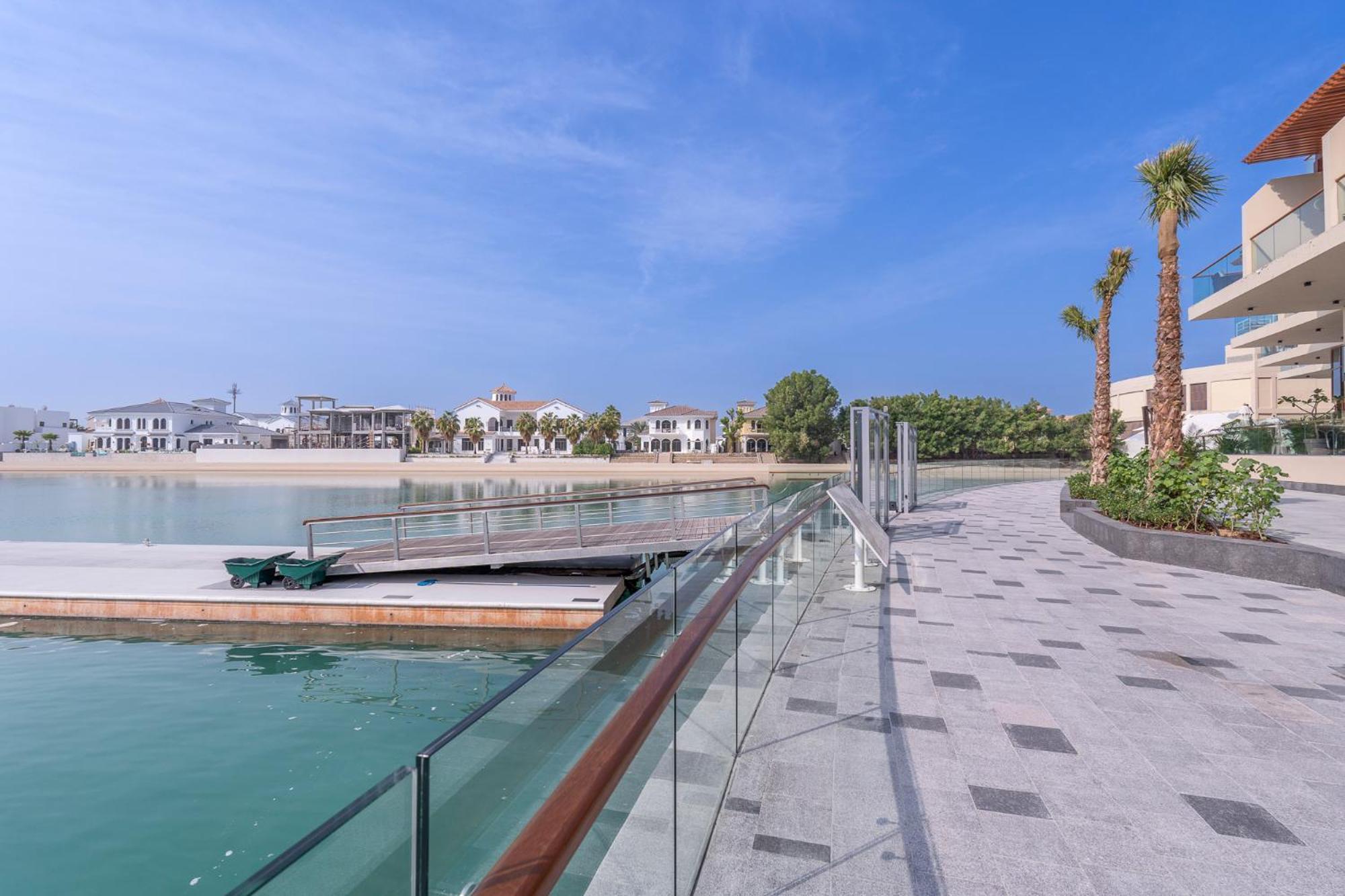 Palm Jumeirah Studio With Sea View Spacious Apartment Dubai