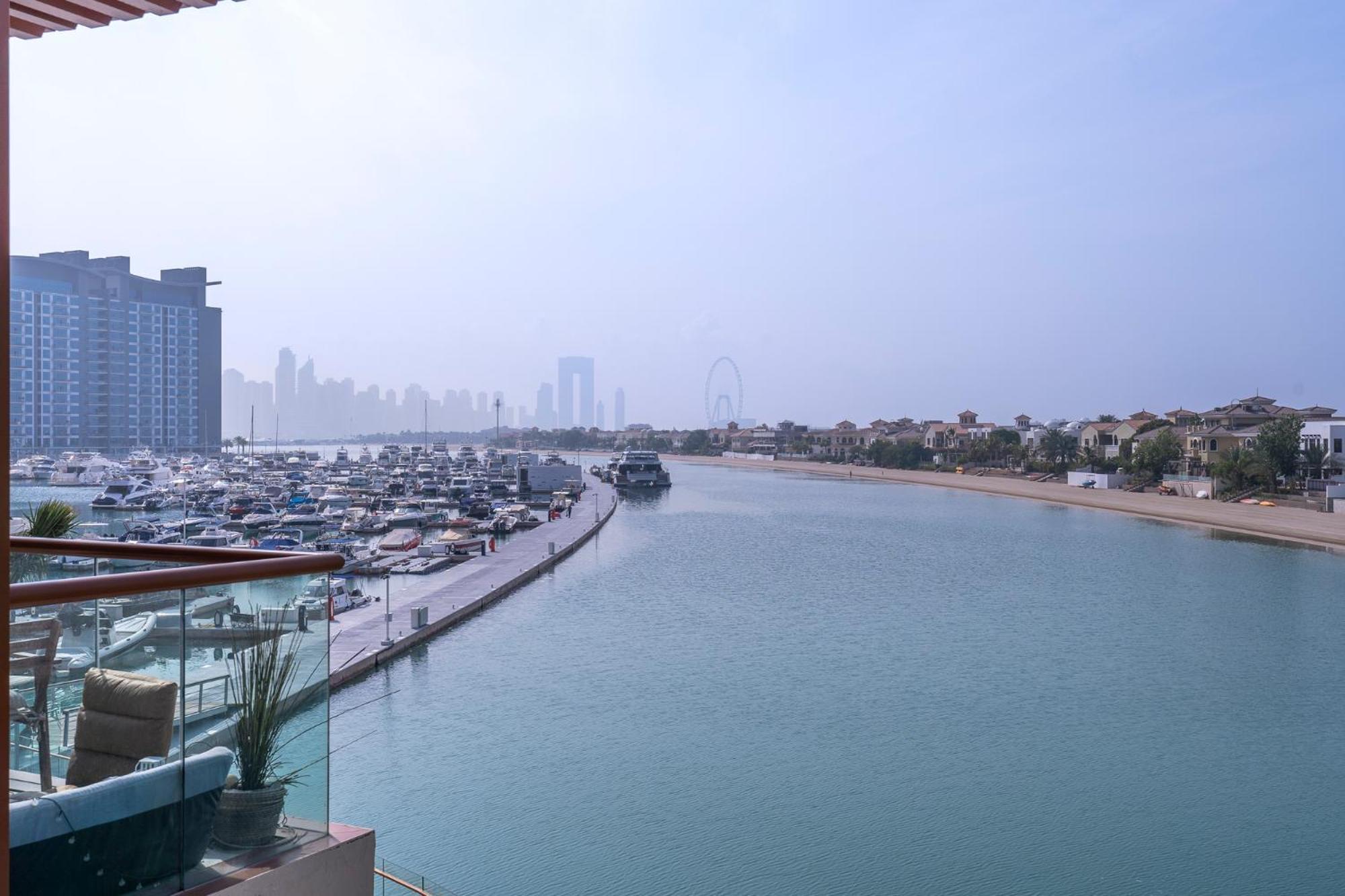 Palm Jumeirah Studio With Sea View Spacious Apartment