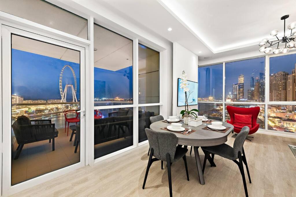 First Class 2br Vibrant Waterfront District Apartment *