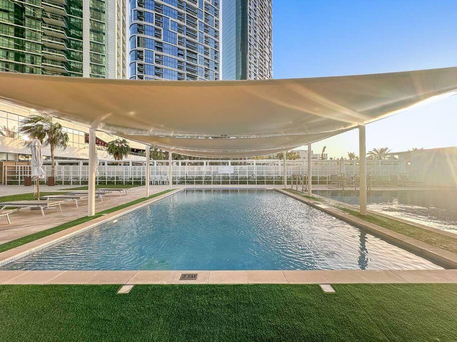 Apartment First Class 2br Vibrant Waterfront District *