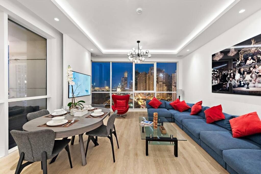 First Class 2br Vibrant Waterfront District * Dubai