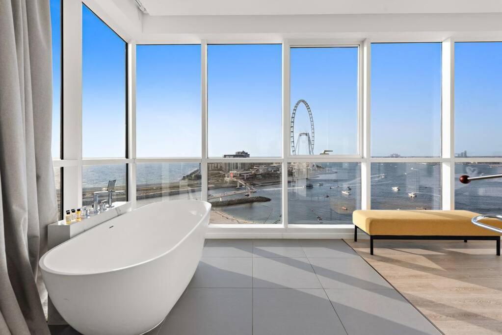 First Class 2br Vibrant Waterfront District *
