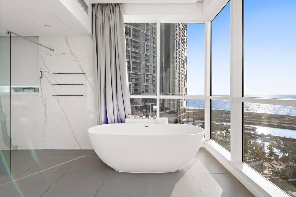 First Class 2br Vibrant Waterfront District Dubai