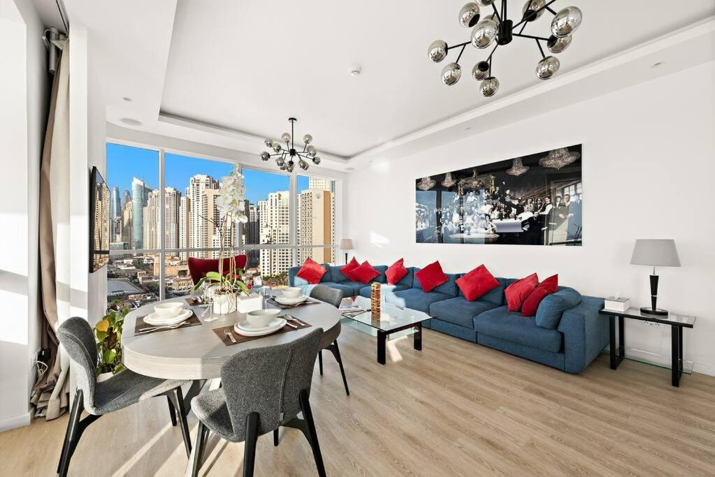 First Class 2br Vibrant Waterfront District Apartment Dubai