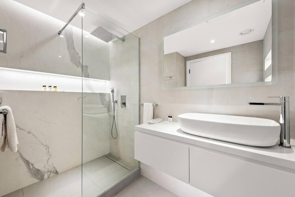 First Class 2br Vibrant Waterfront District *