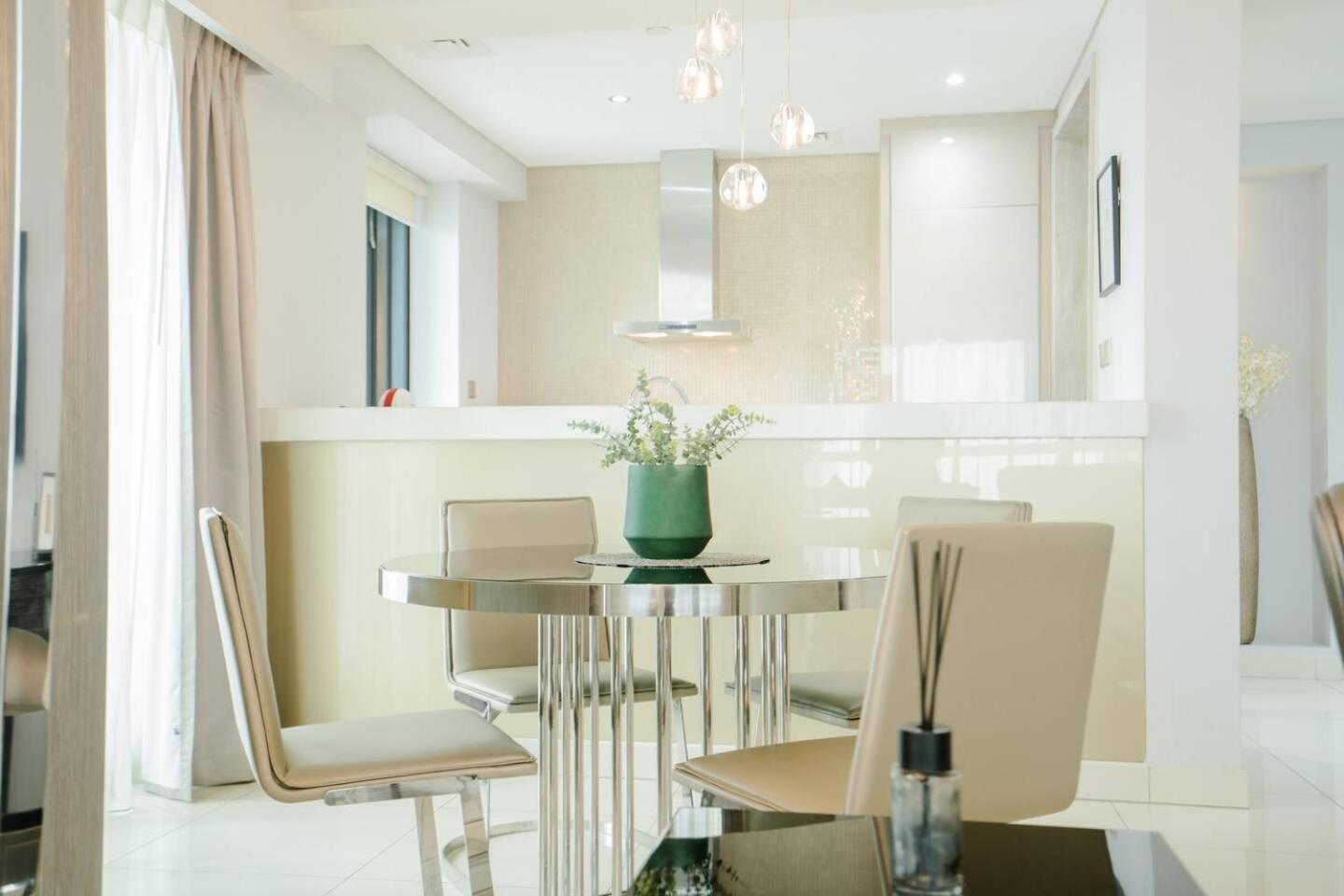 Paramount Towers - Elegant Apartment