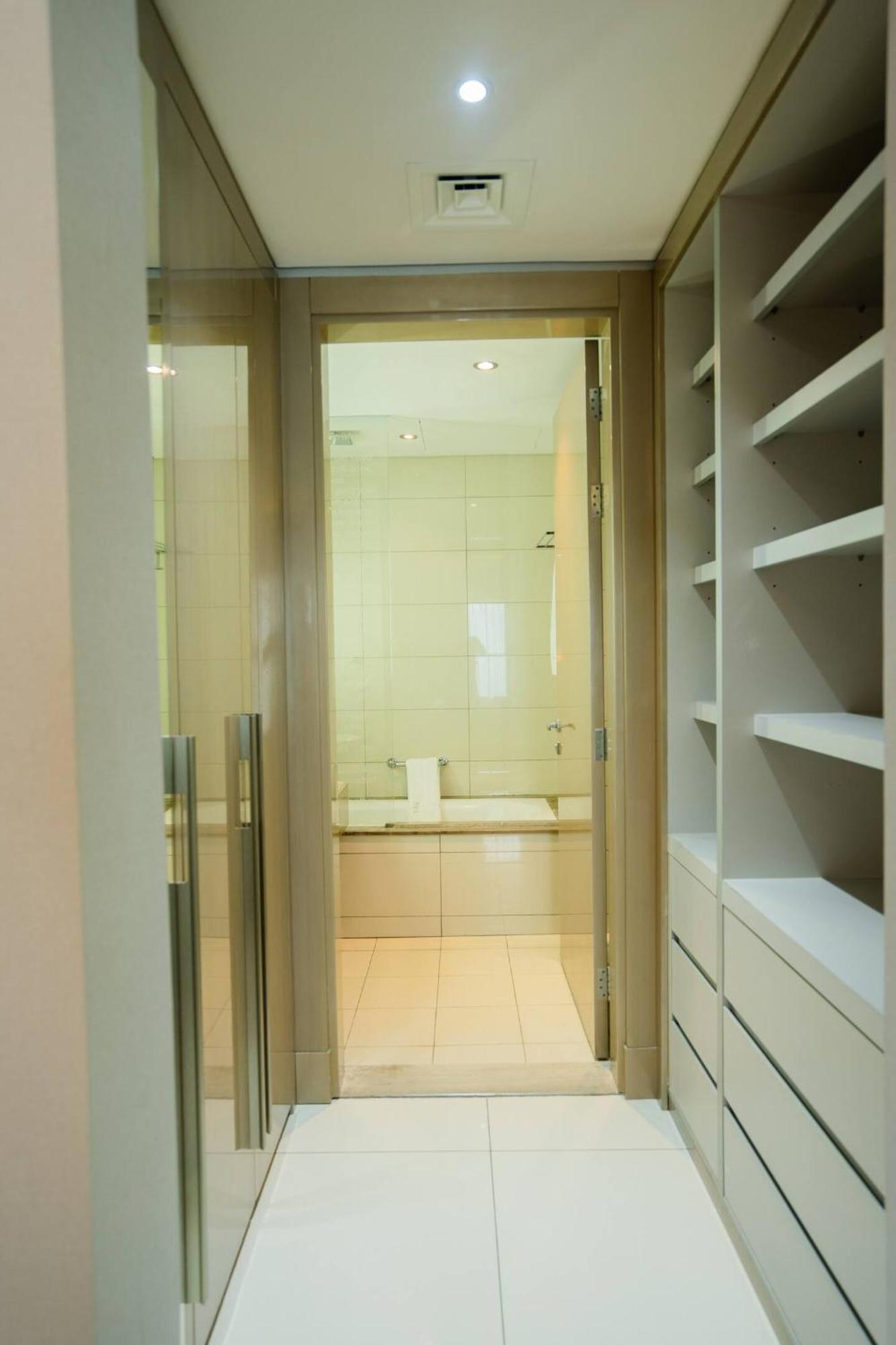 Paramount Towers - Elegant Apartment