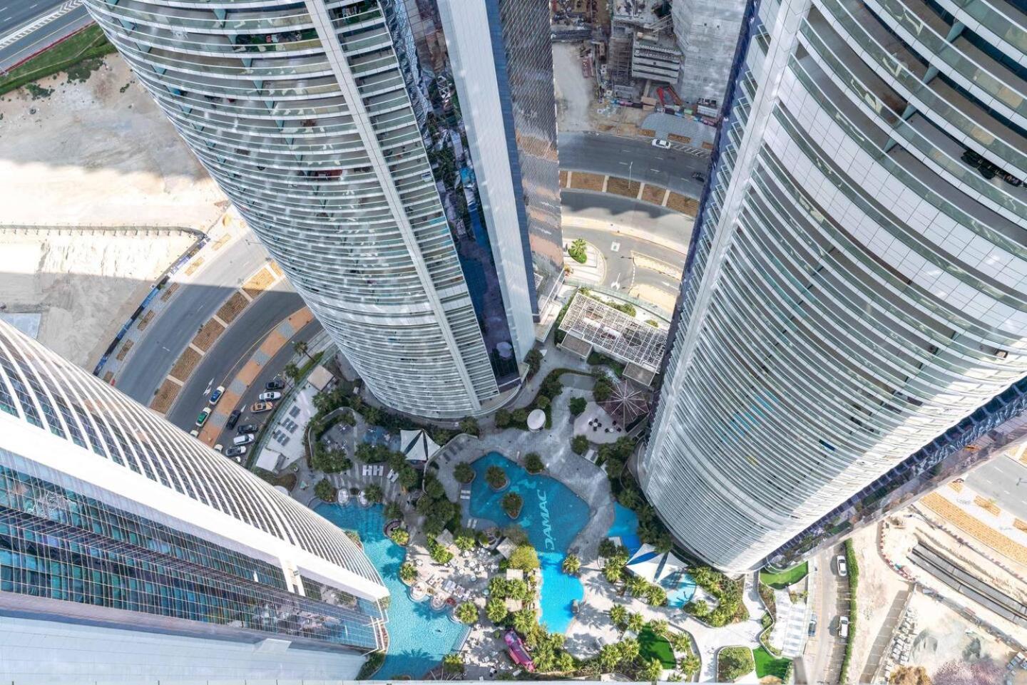 Apartment Paramount Towers - Elegant