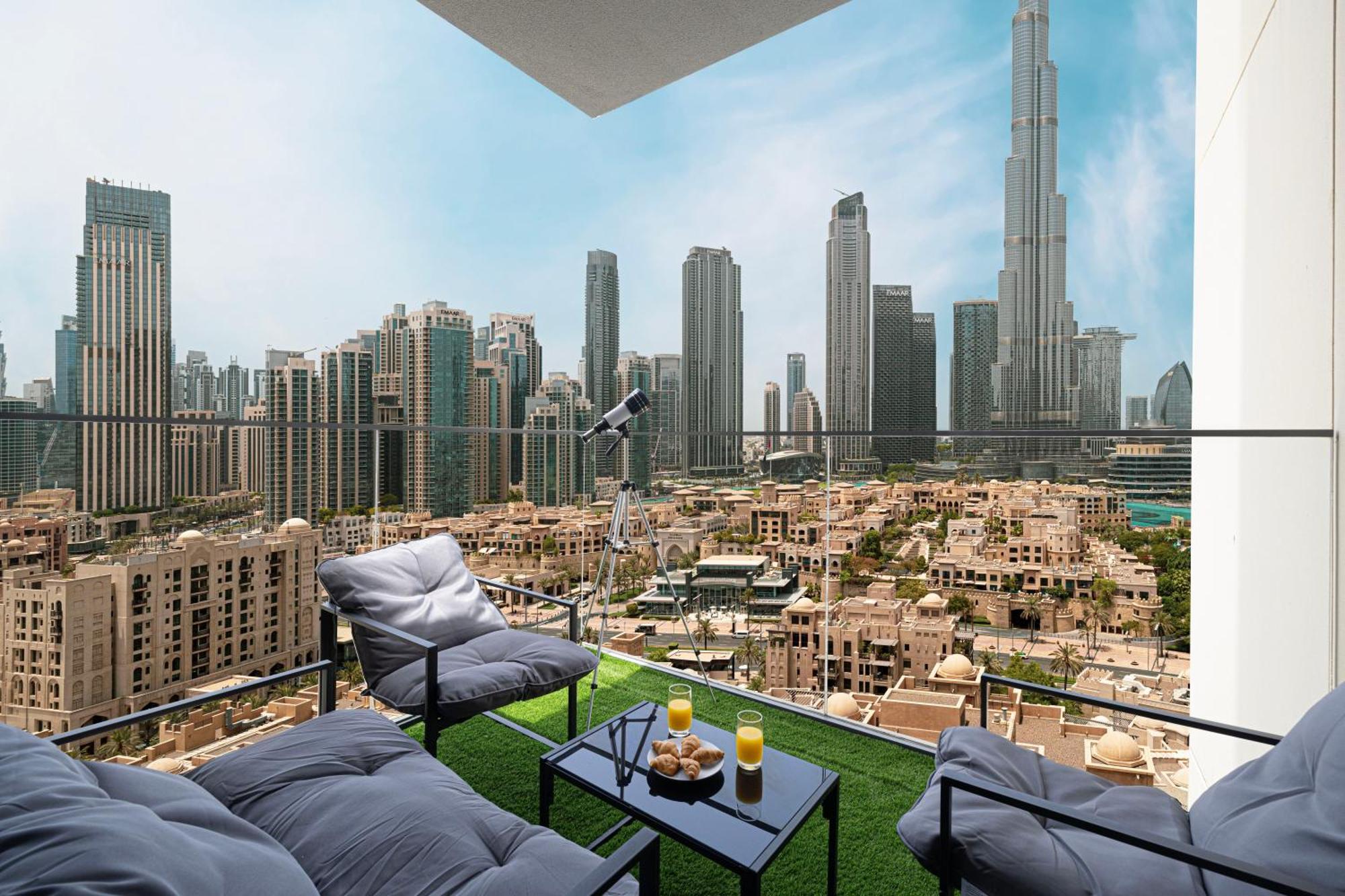 5 Minute Walk To The Fountains! Full Burj Khalifa View! 5-star Pool & Gym! Apartment Dubai