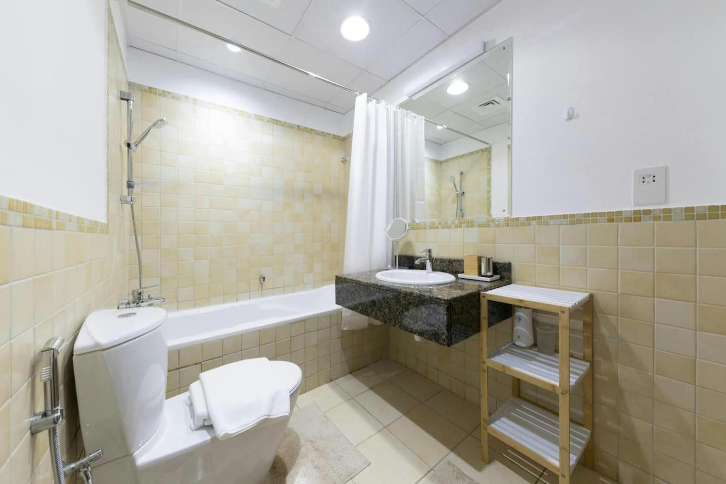 Apartment Spacious 2-bedroom Getaway In Jbr, Prime Location *