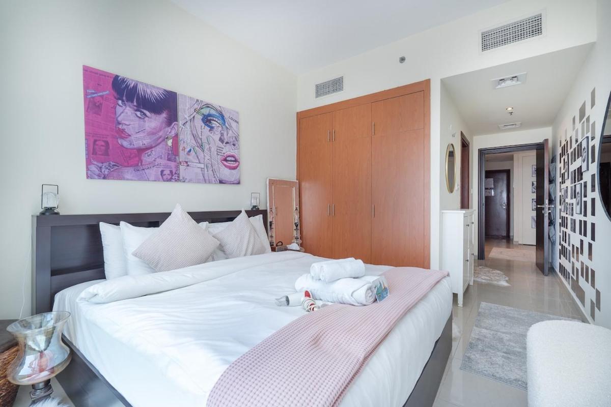 Elegant 1 Bedroom That Sleeps 3 *