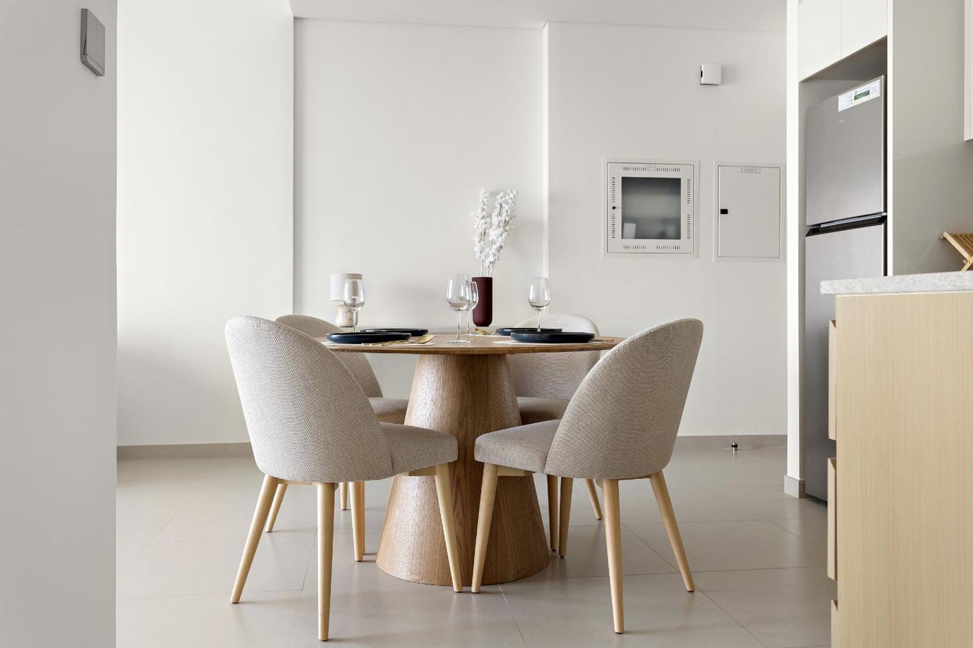 Vayk - Stylish 1 Bd In Downtown , Near Mall Apartment