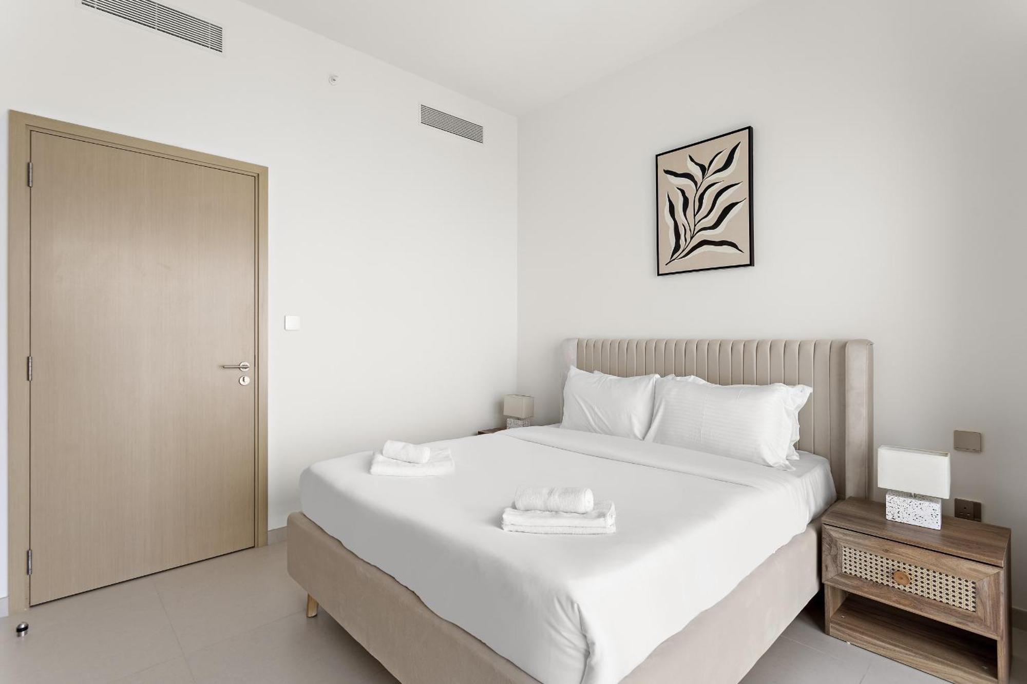 Vayk - Stylish 1 Bd In Downtown , Near Mall Apartment *