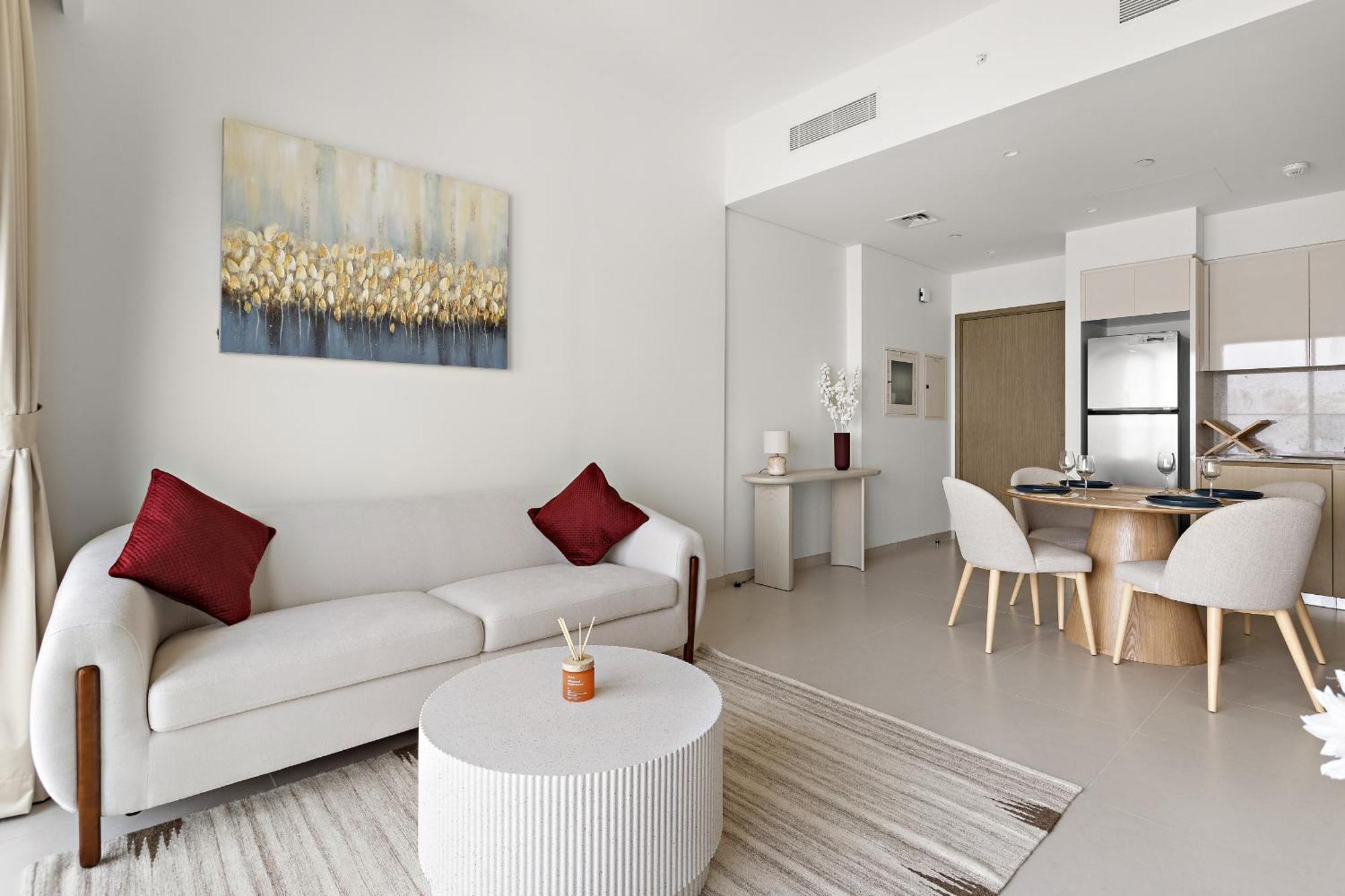 Vayk - Stylish 1 Bd In Downtown , Near Mall *