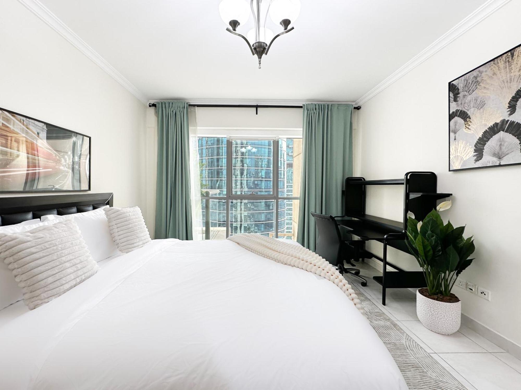 Apartment Trophy 1br Retreat W Balcony, Pool, Gym In Jlt