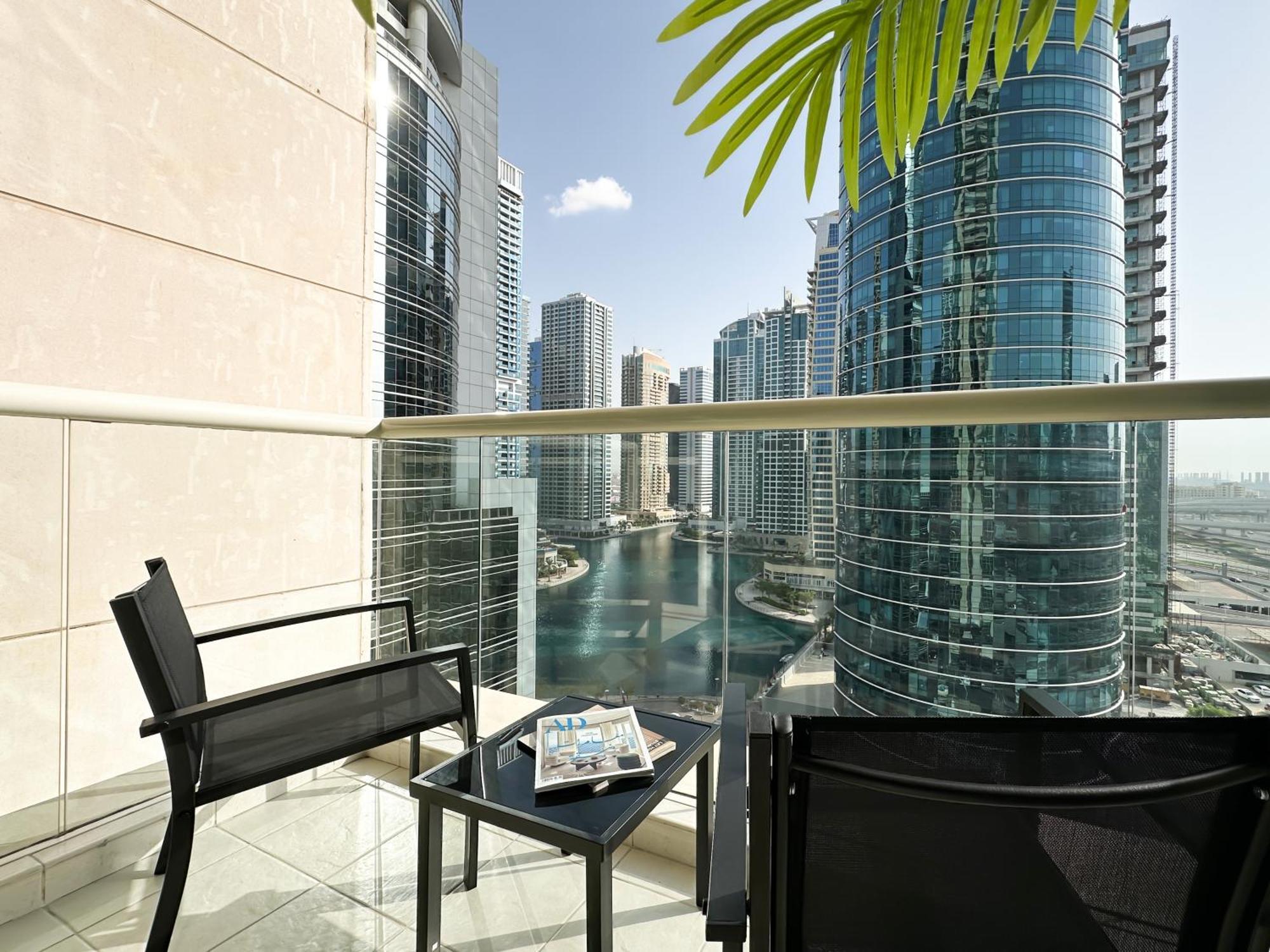 Trophy 1br Retreat W Balcony, Pool, Gym In Jlt *