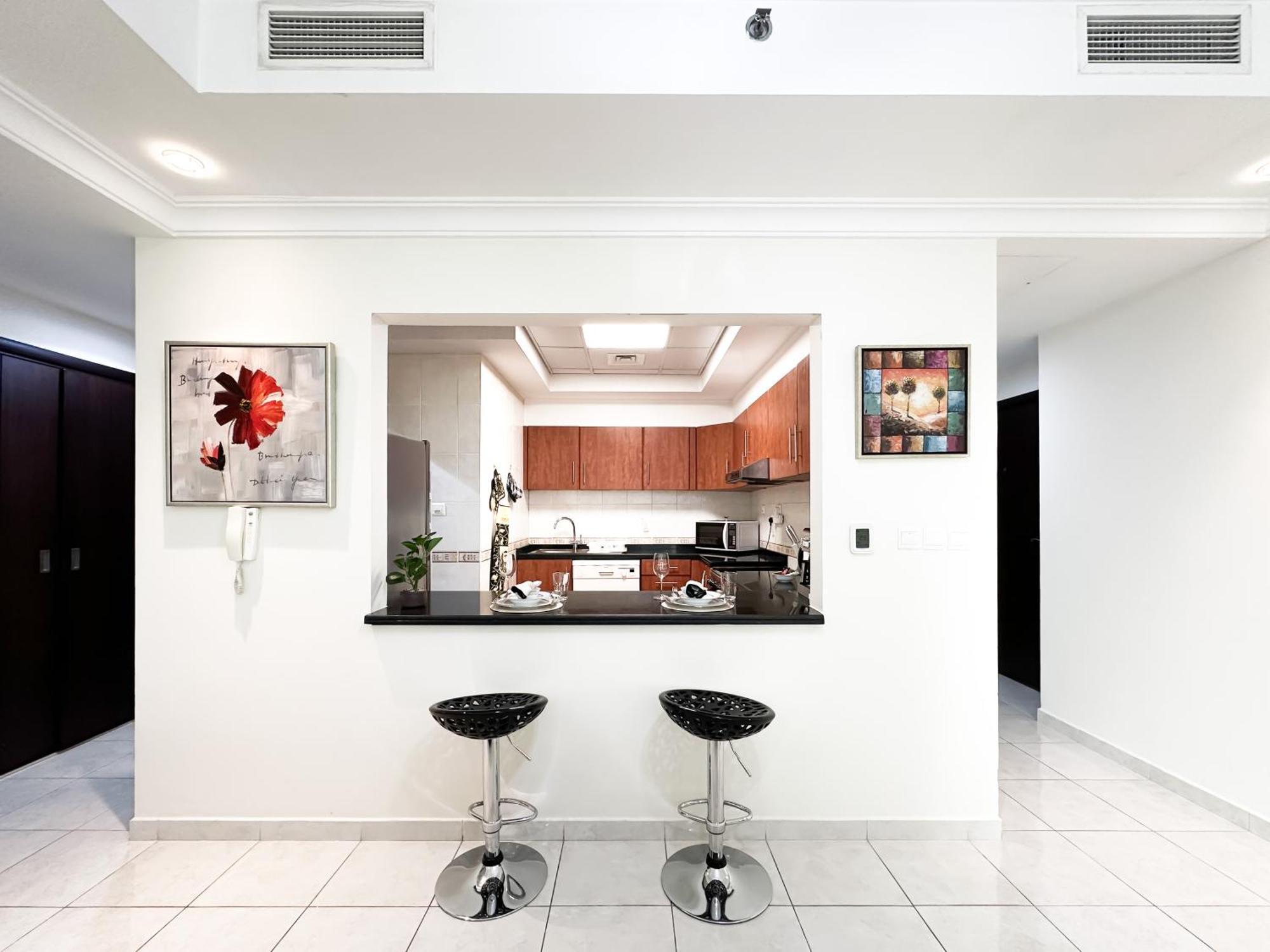 Trophy 1br Retreat W Balcony, Pool, Gym In Jlt *