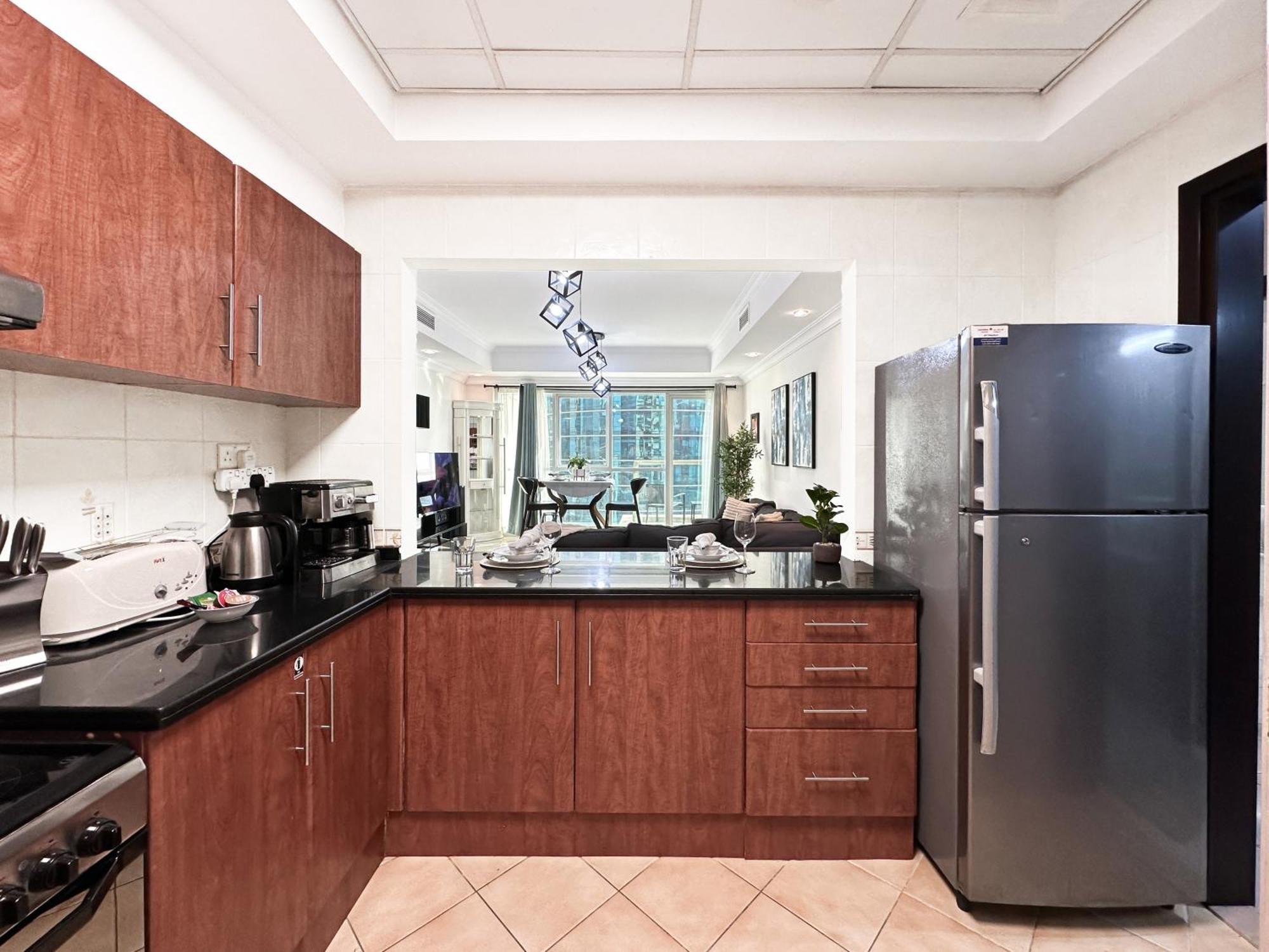 Trophy 1br Retreat W Balcony, Pool, Gym In Jlt *