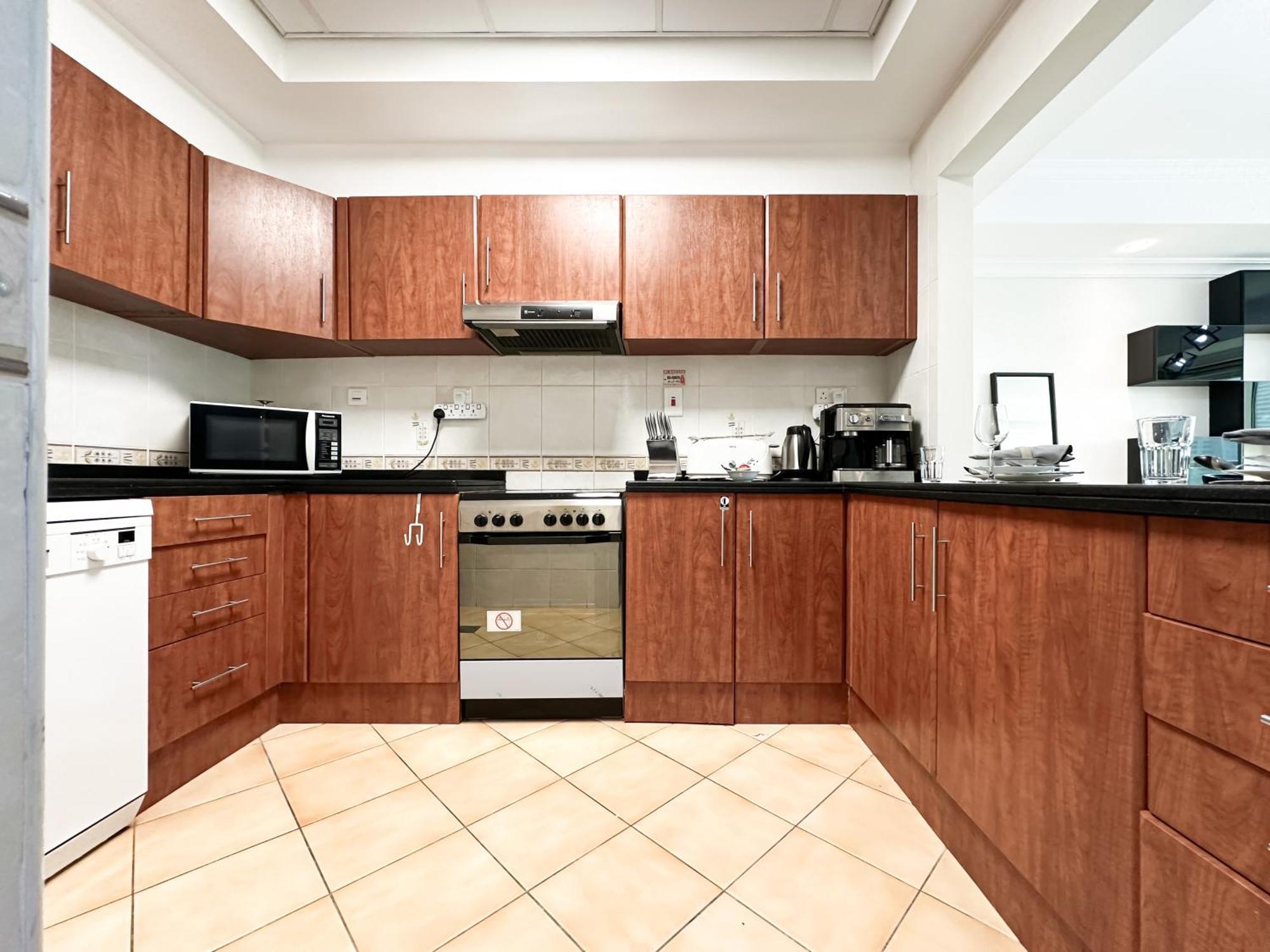 Trophy 1br Retreat W Balcony, Pool, Gym In Jlt Apartment
