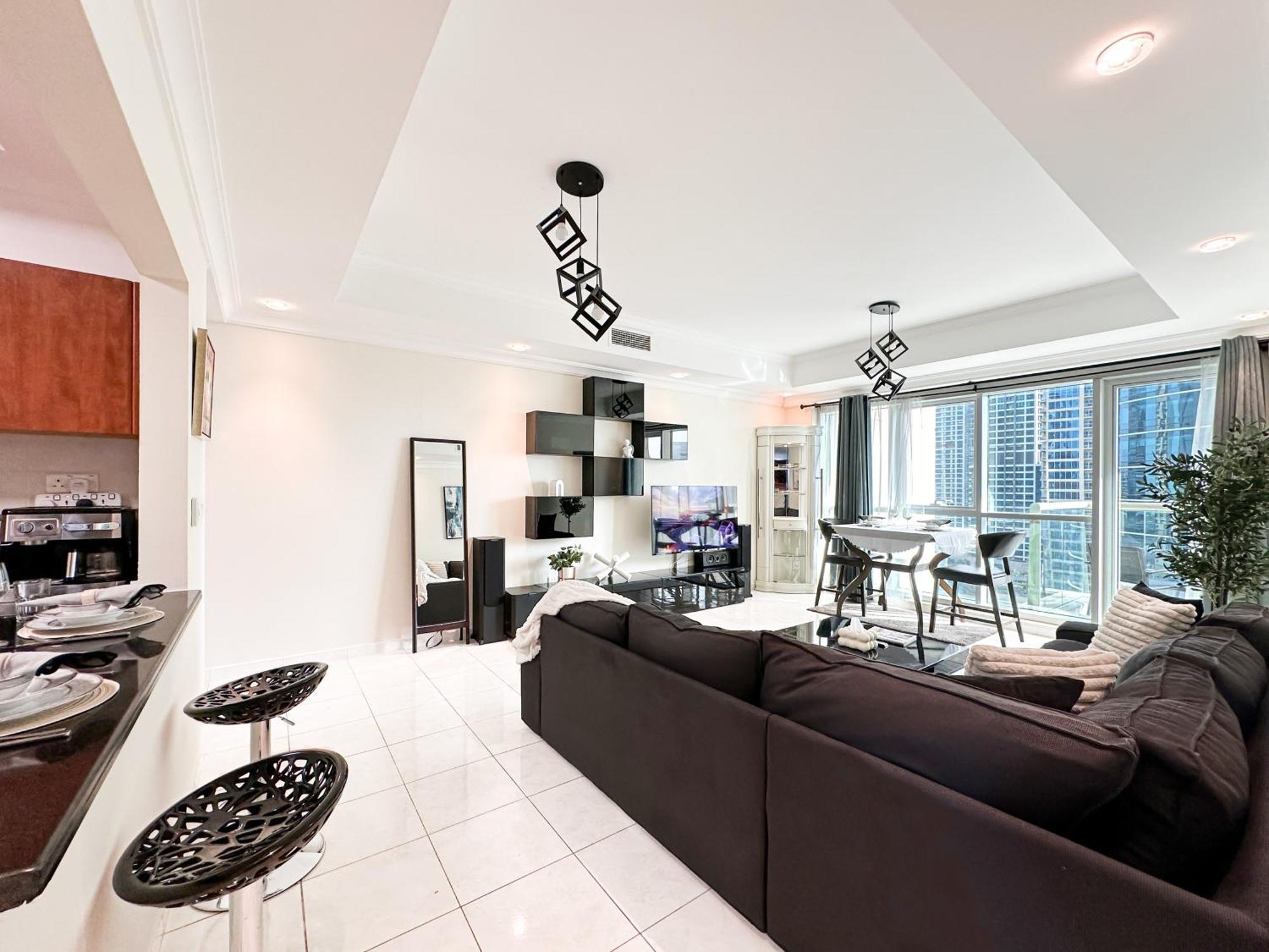 Apartment Trophy 1br Retreat W Balcony, Pool, Gym In Jlt *