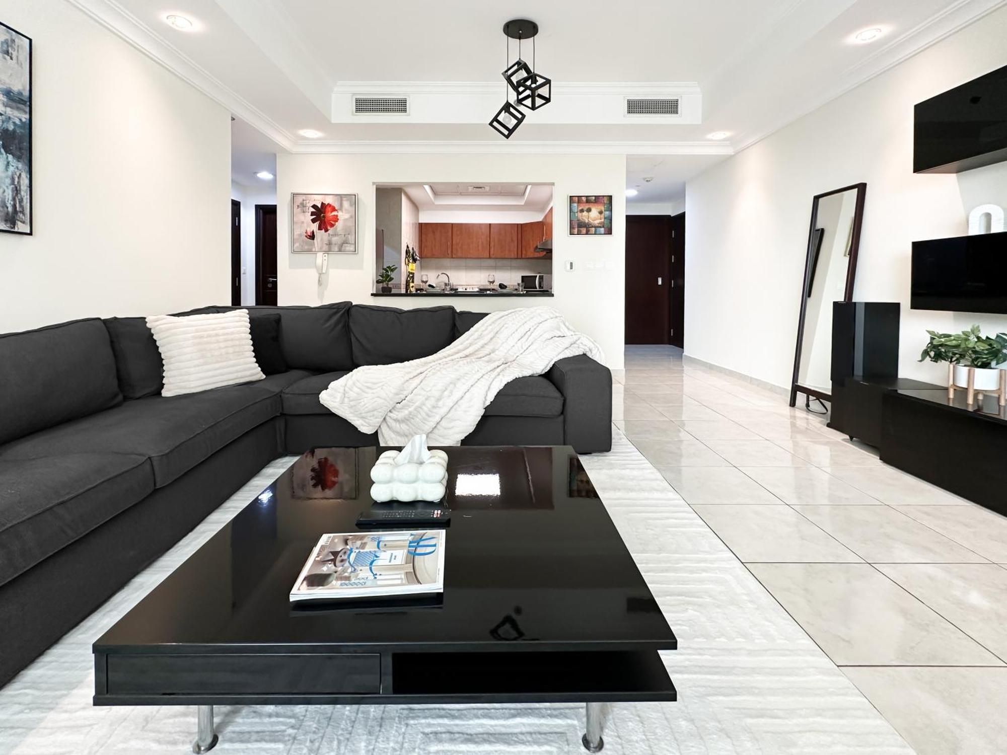 Apartment Trophy 1br Retreat W Balcony, Pool, Gym In Jlt Dubai
