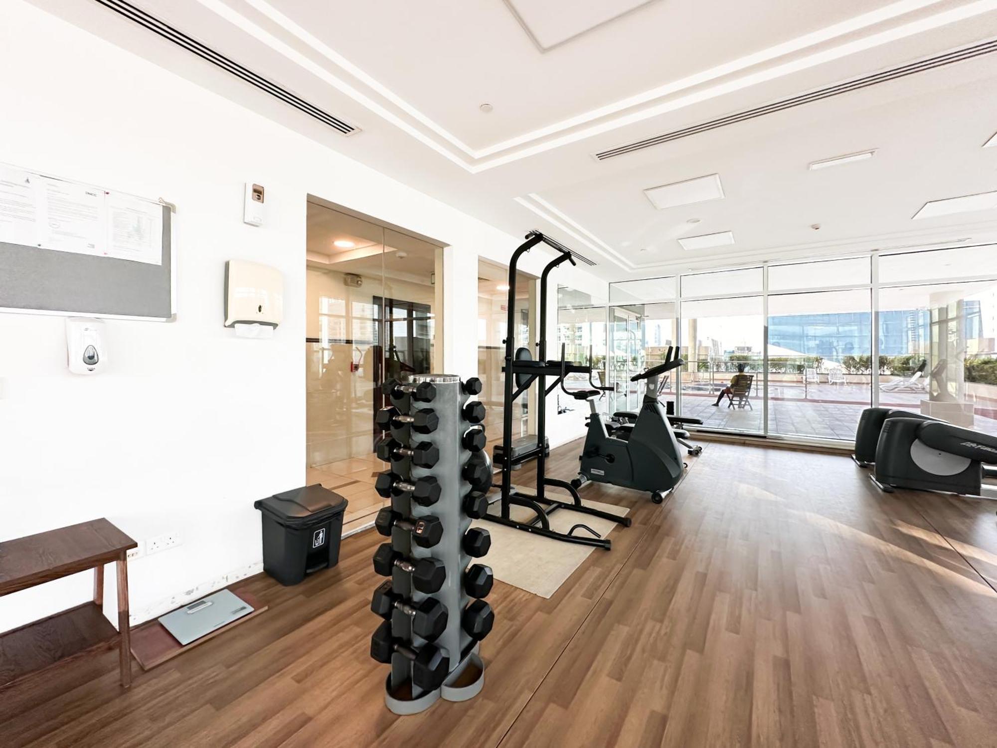 Apartment Trophy 1br Retreat W Balcony, Pool, Gym In Jlt *