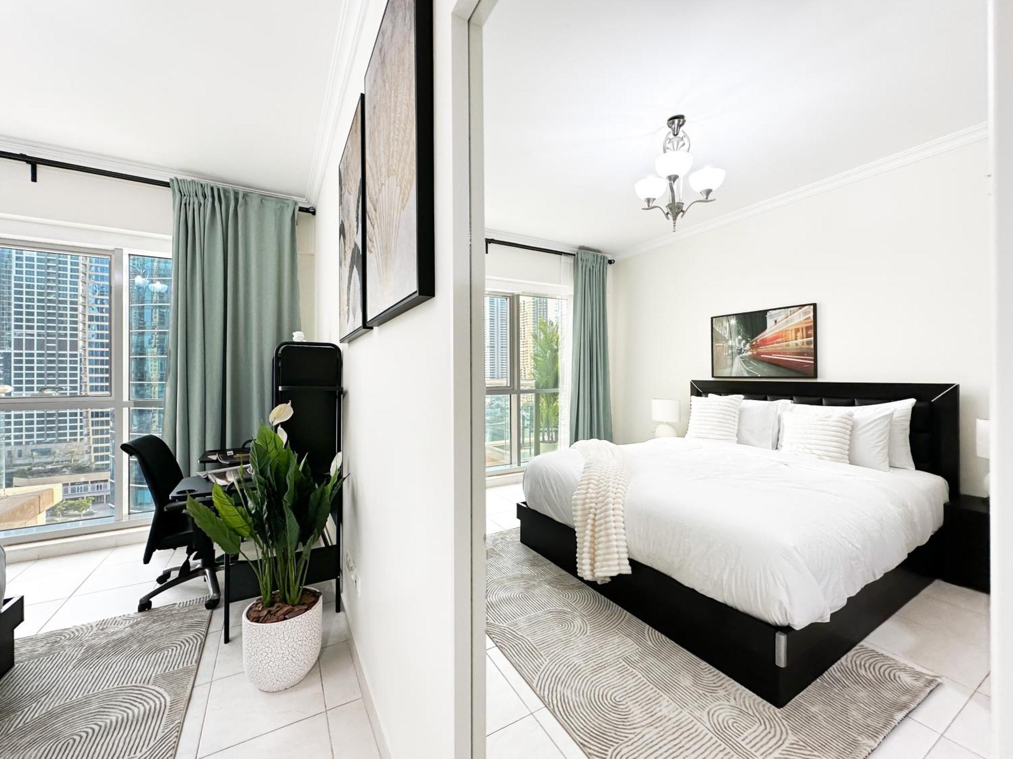 Trophy 1br Retreat W Balcony, Pool, Gym In Jlt * Dubai