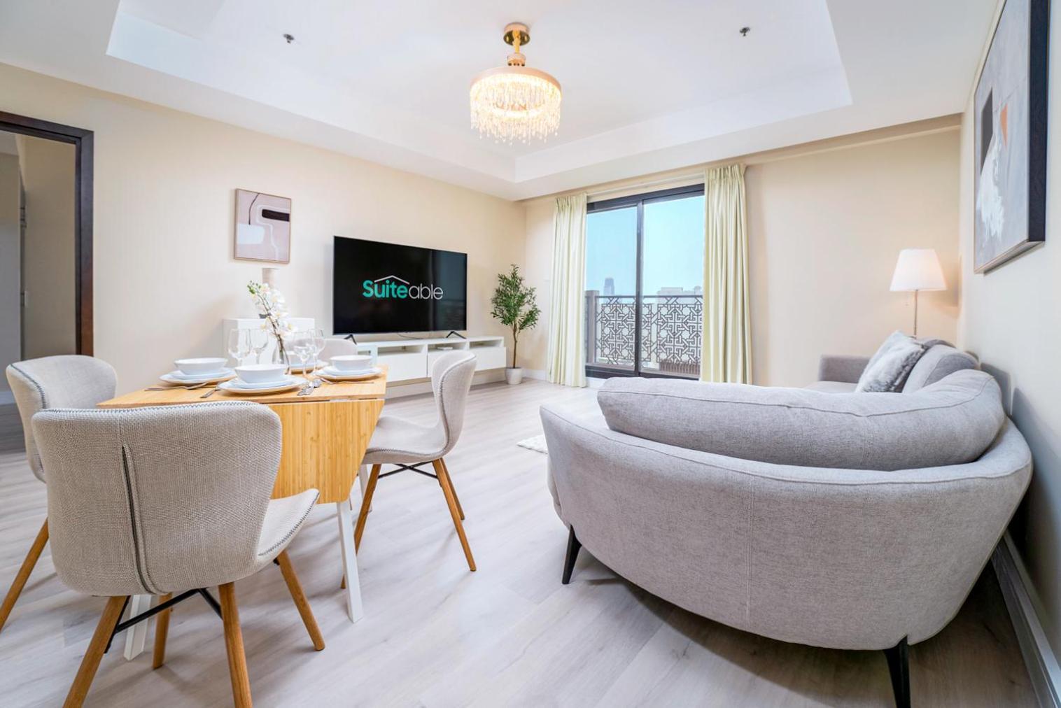 Contemporary 1 Bedroom In Al Jaddaf Apartment