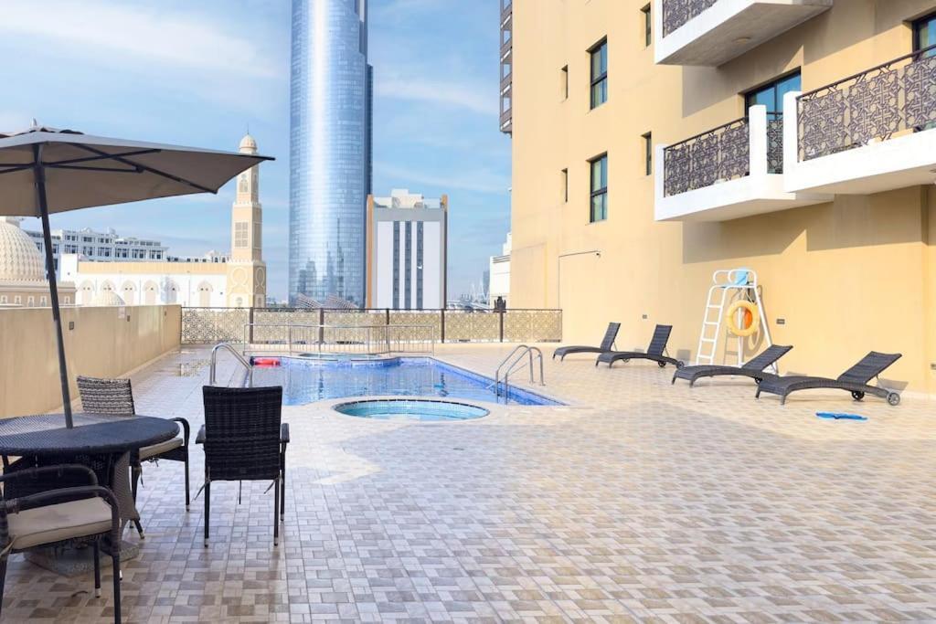 Contemporary 1 Bedroom In Al Jaddaf Apartment *