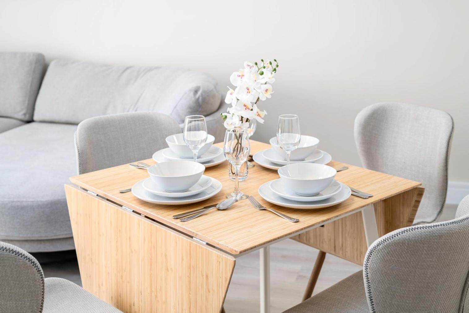 Contemporary 1 Bedroom In Al Jaddaf *