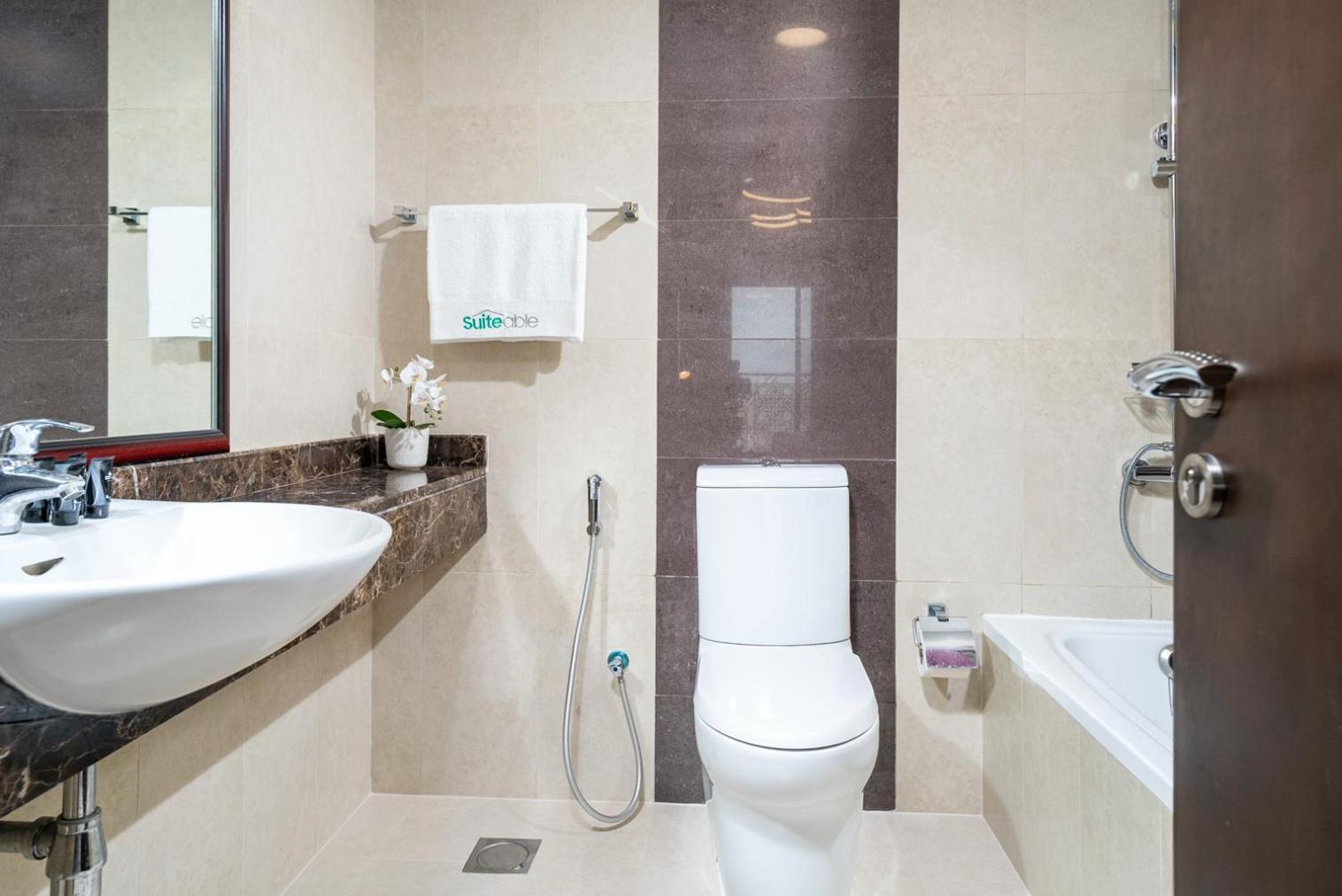Contemporary 1 Bedroom In Al Jaddaf Apartment