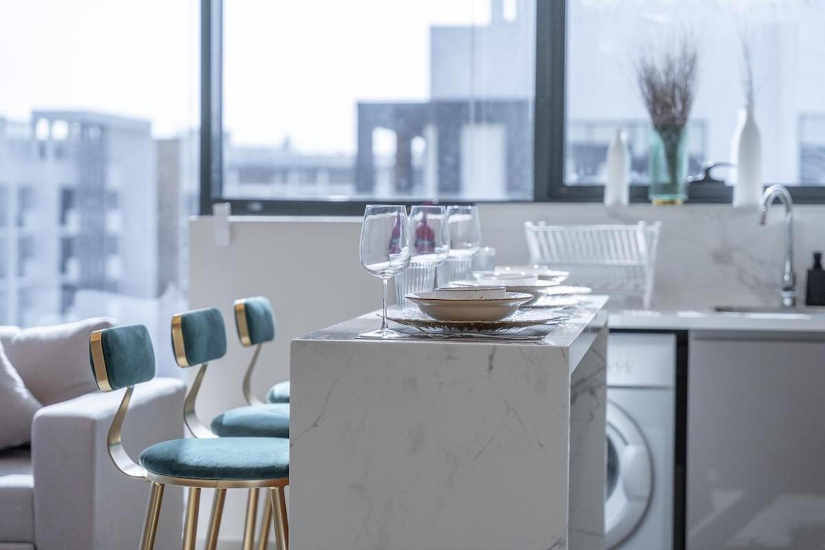 Elegant 1-bedroom Perfect For 4 At Azizi Riviera In Meydan One