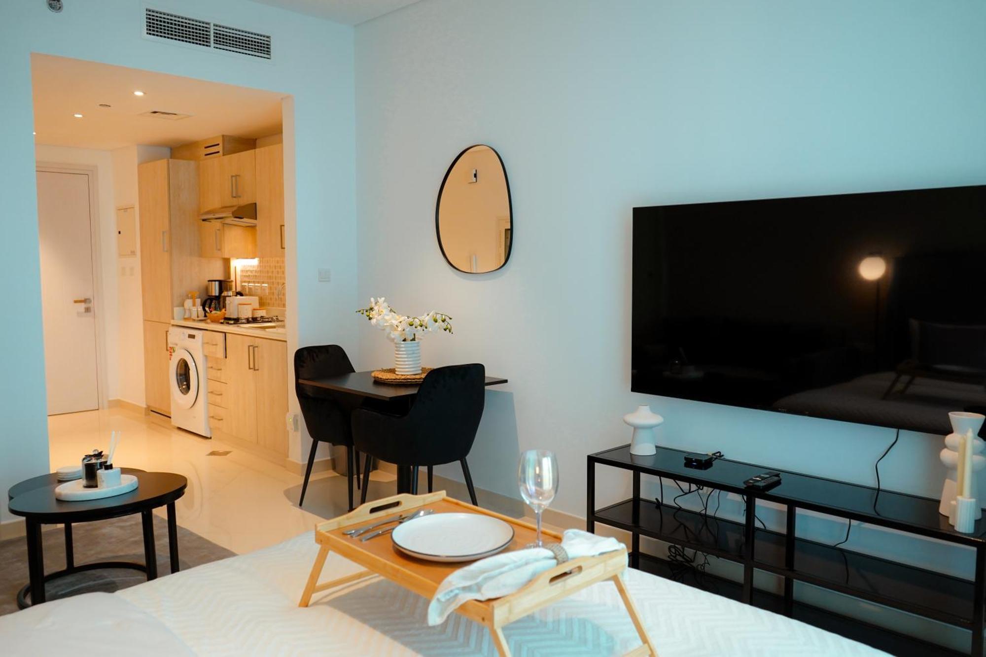 Your Elegant Palm Paradise- Fully Equipped Apartment
