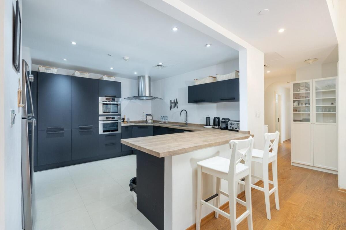 Stylish Pad Right By The Beach Dubai