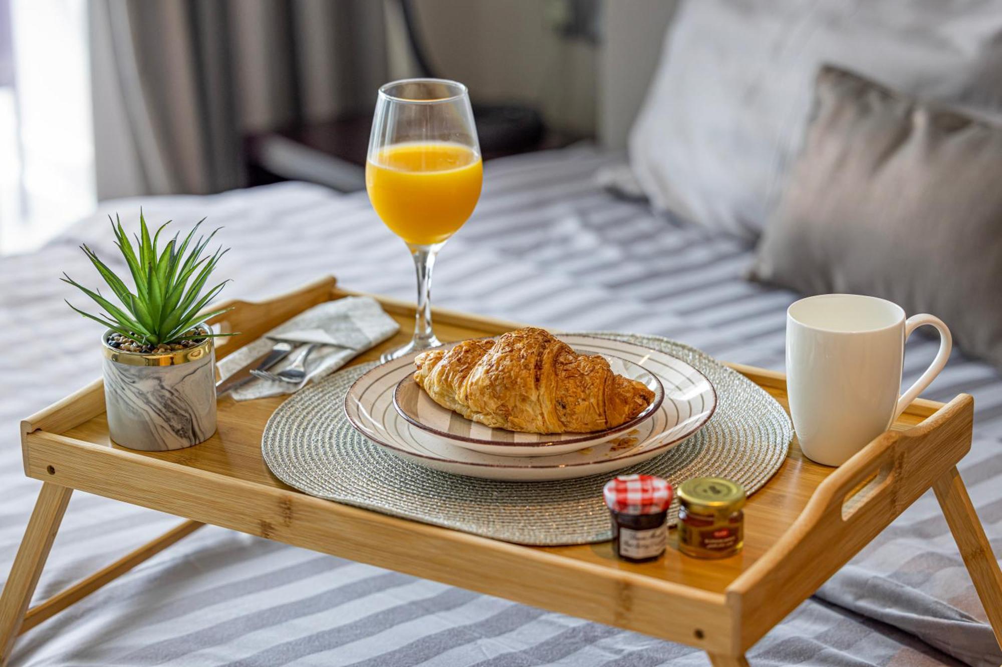 Apartment Livin' Holidays - Luxury With Bay View