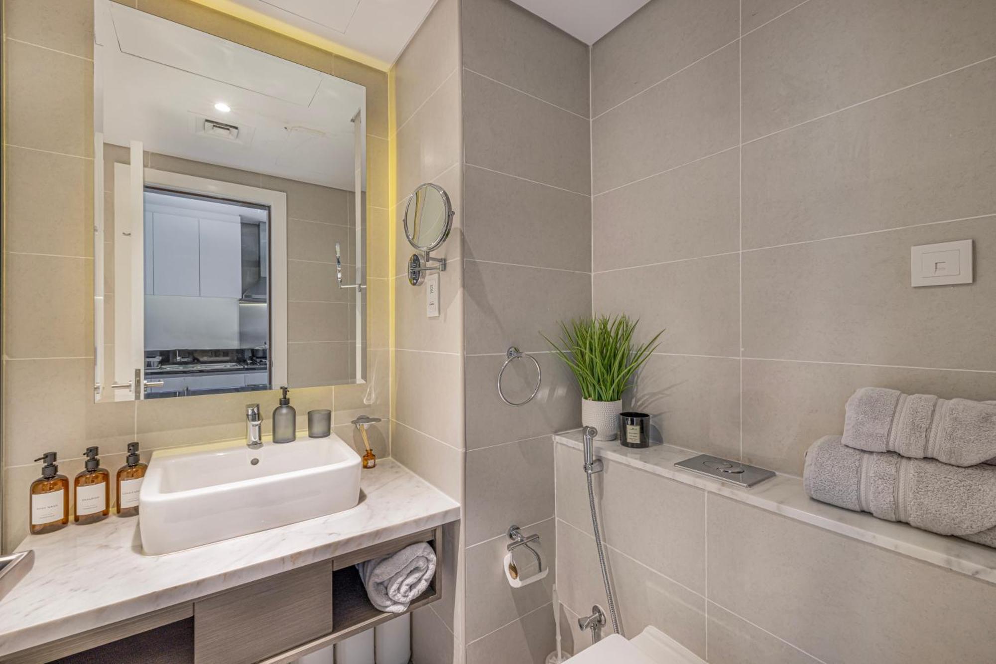 Livin' Holidays - Luxury With Bay View Dubai